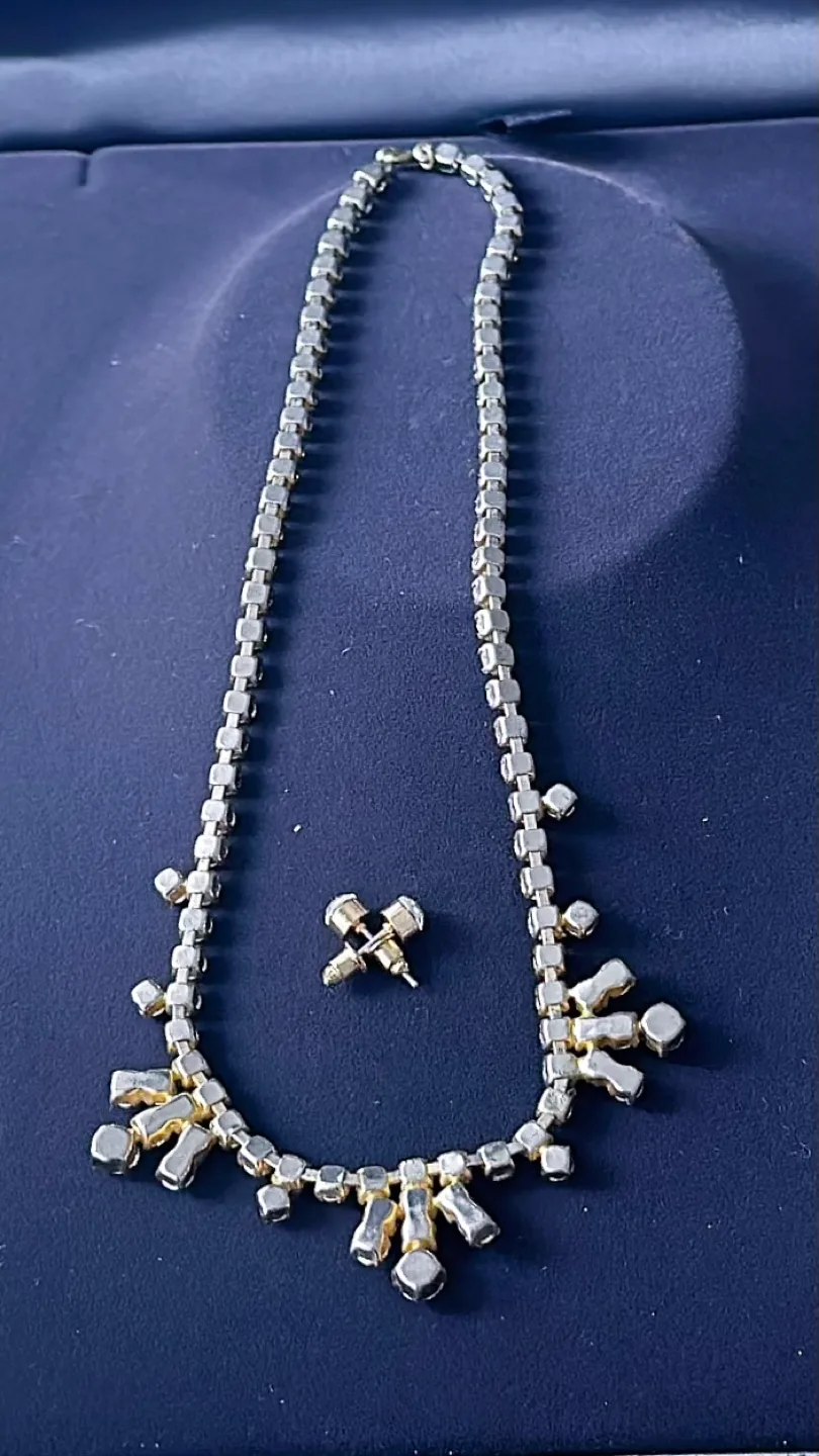 Aurora Borealis choker and Earrings Set image indicator(10)