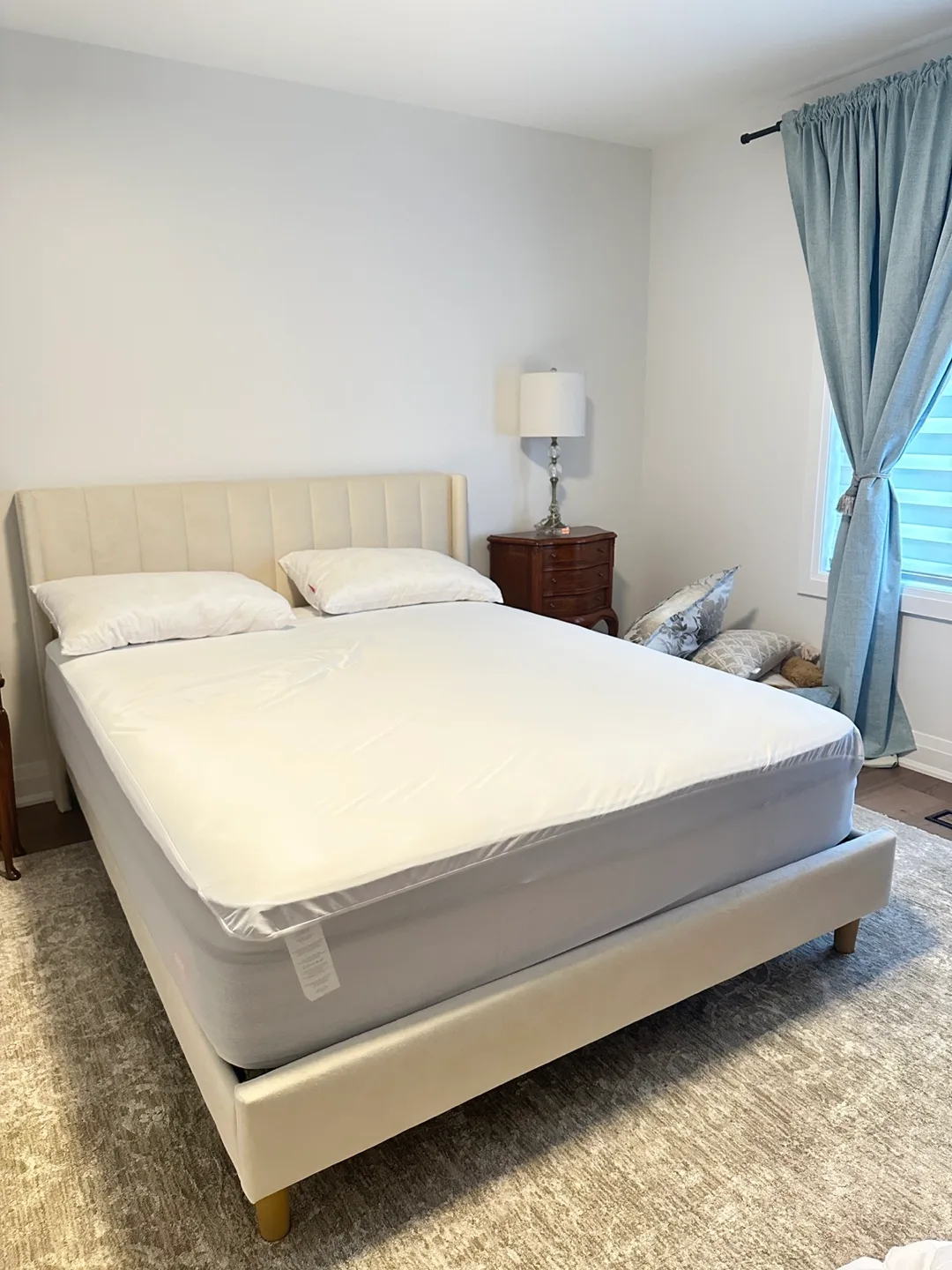 Bedframe *Moving Sale* thumbnail
