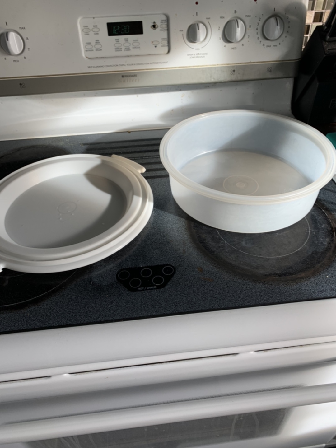 Tupperware Cake Carrier - photo 2