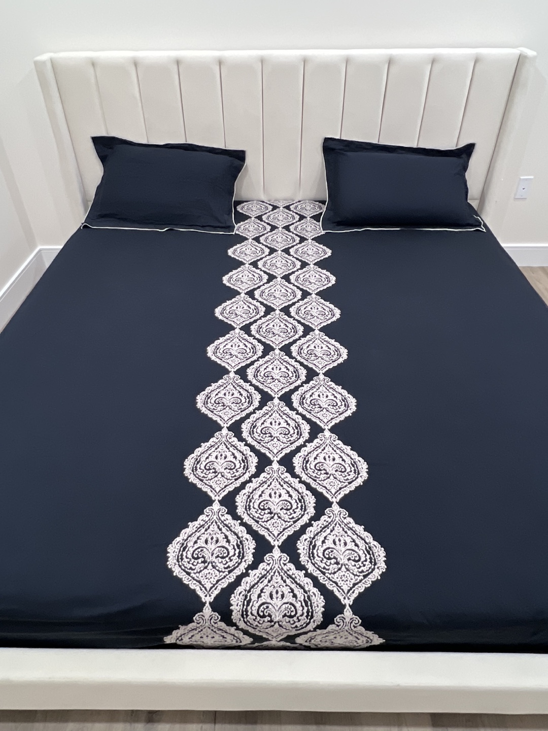 Bed frame and mattress - photo 3
