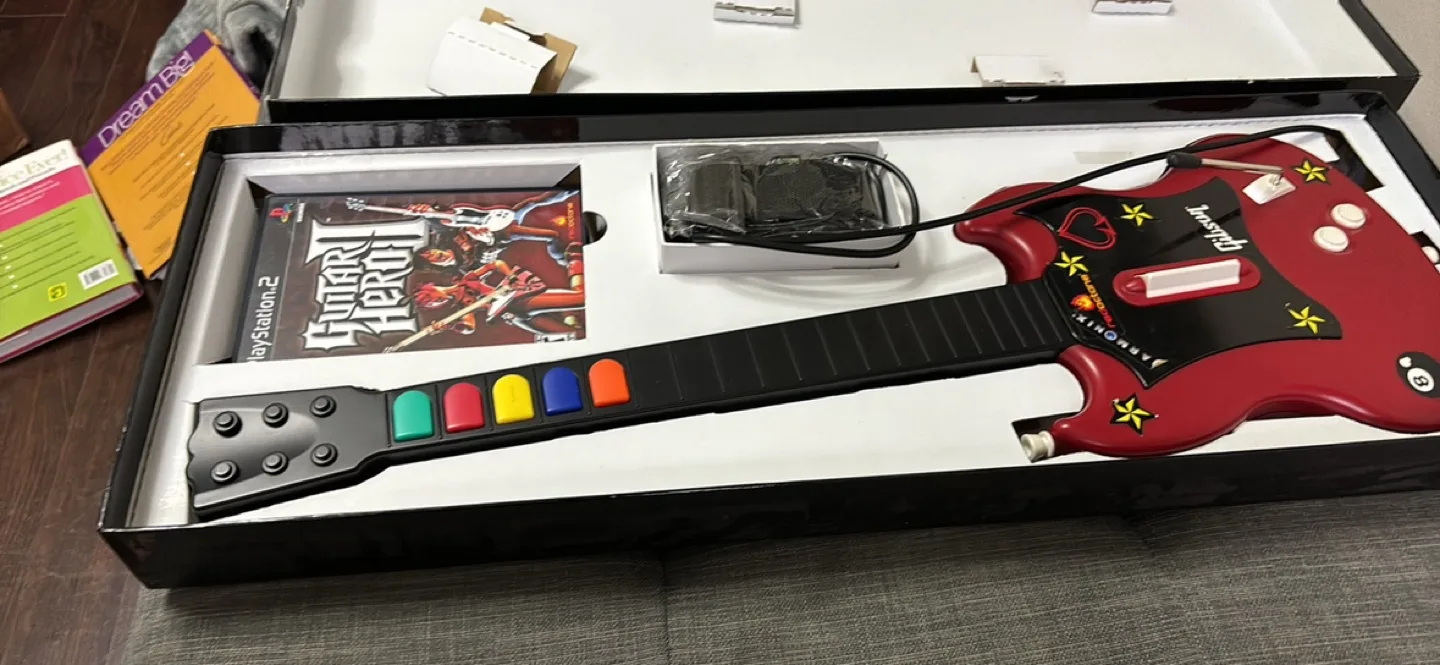 REDUCED! Limited edition Guitar Hero II (PS2) with Guitar ++ image indicator(2)