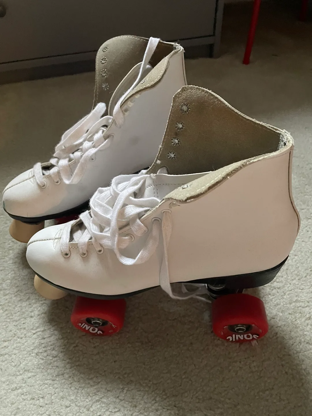 White Roller Skates image indicator(4)