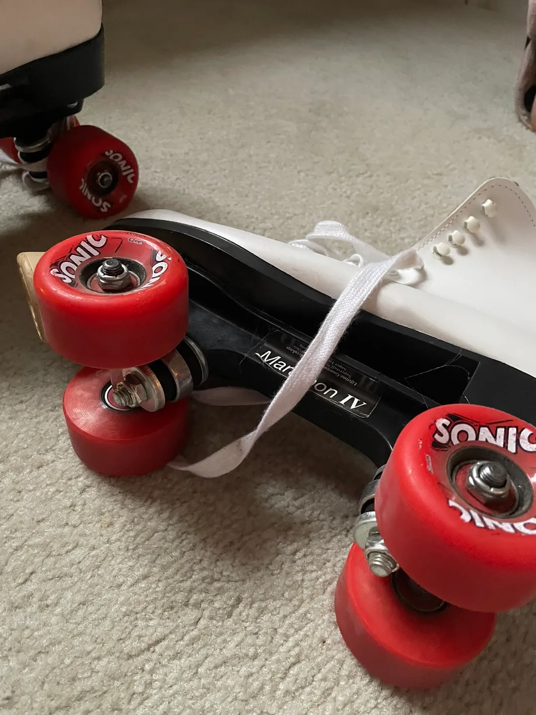 White Roller Skates image indicator(3)