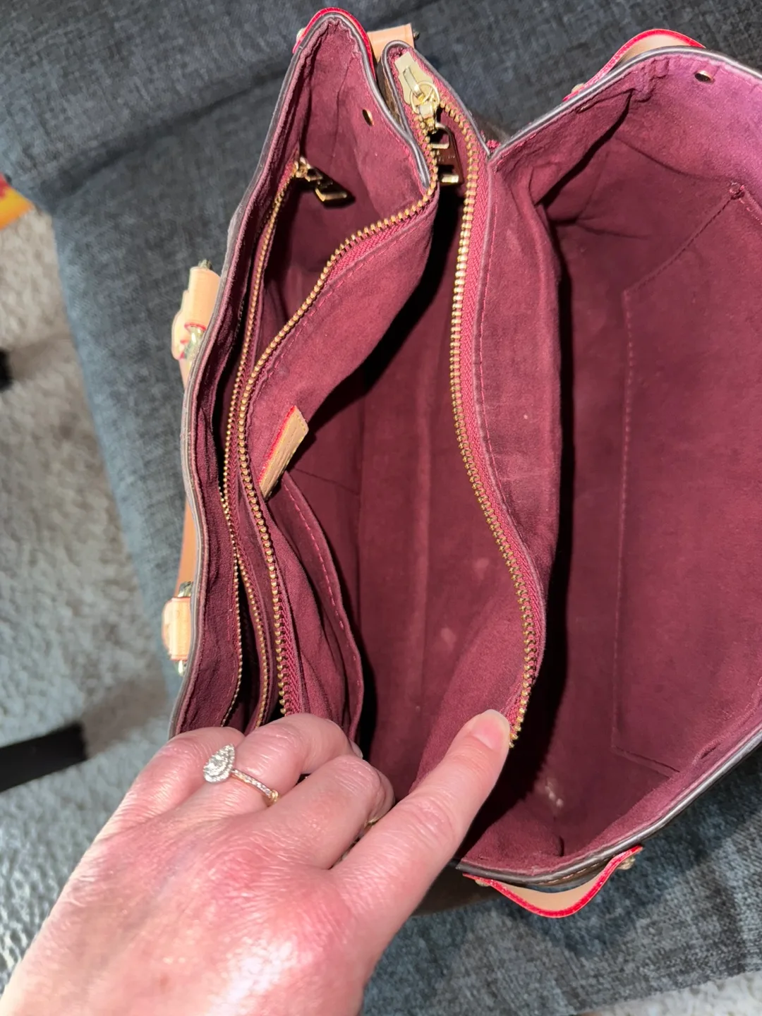 Louis Vuitton Monogram  Handbag image indicator(3)