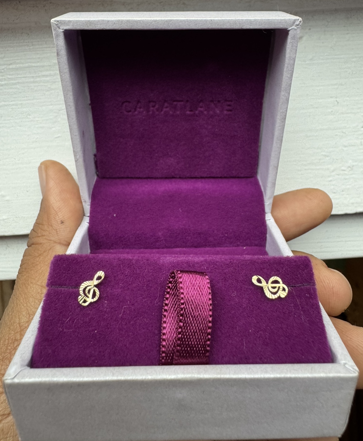 Caratlane Gold Music Note Earrings