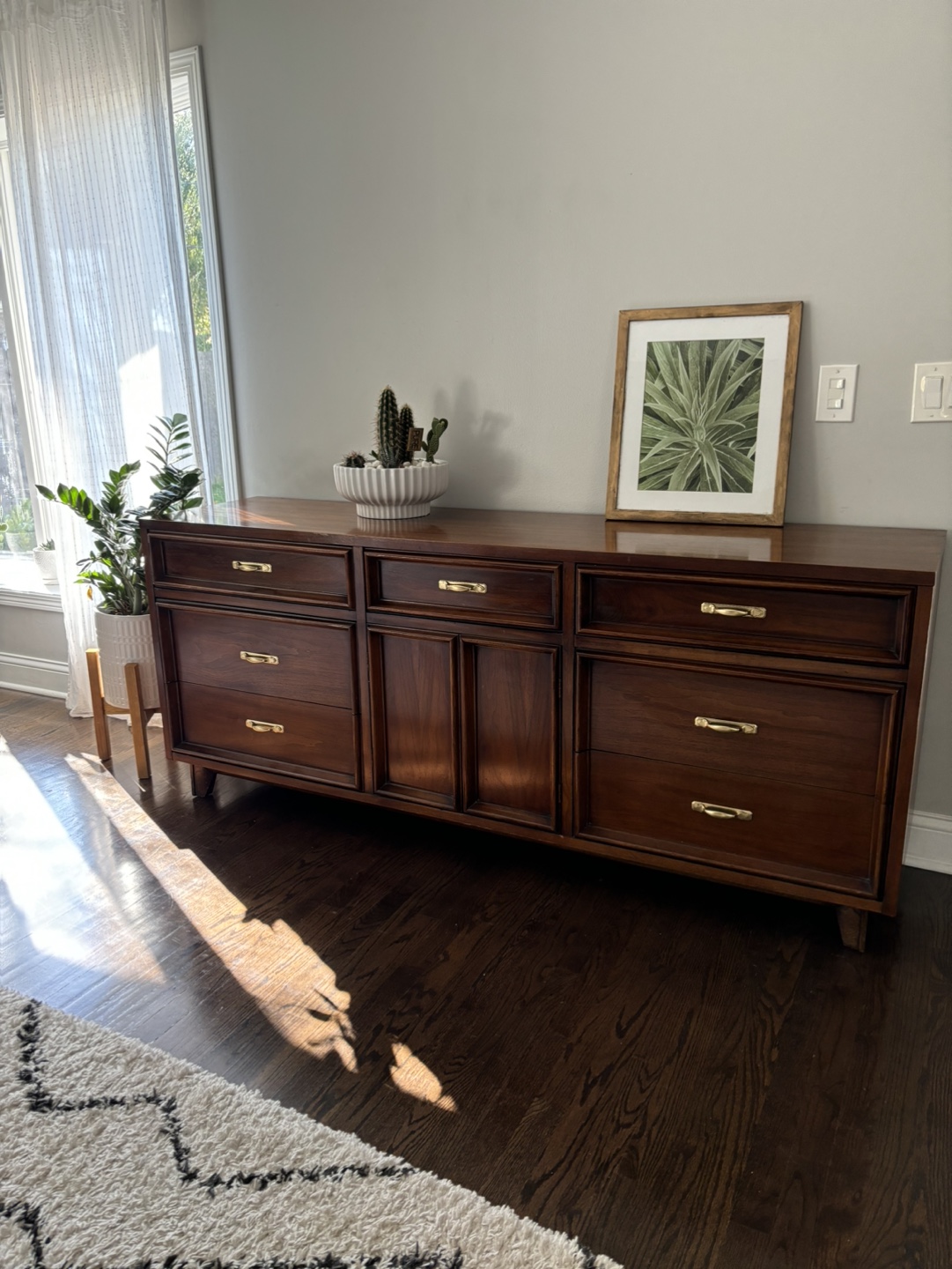Mid Century Modern Dresser/ credenza - photo 2