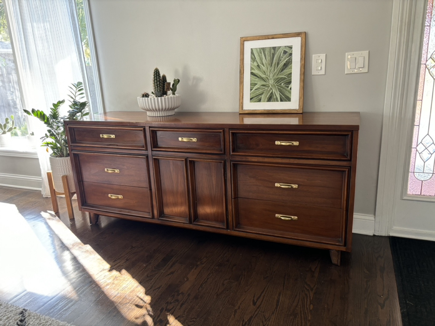 Mid Century Modern Dresser/ credenza