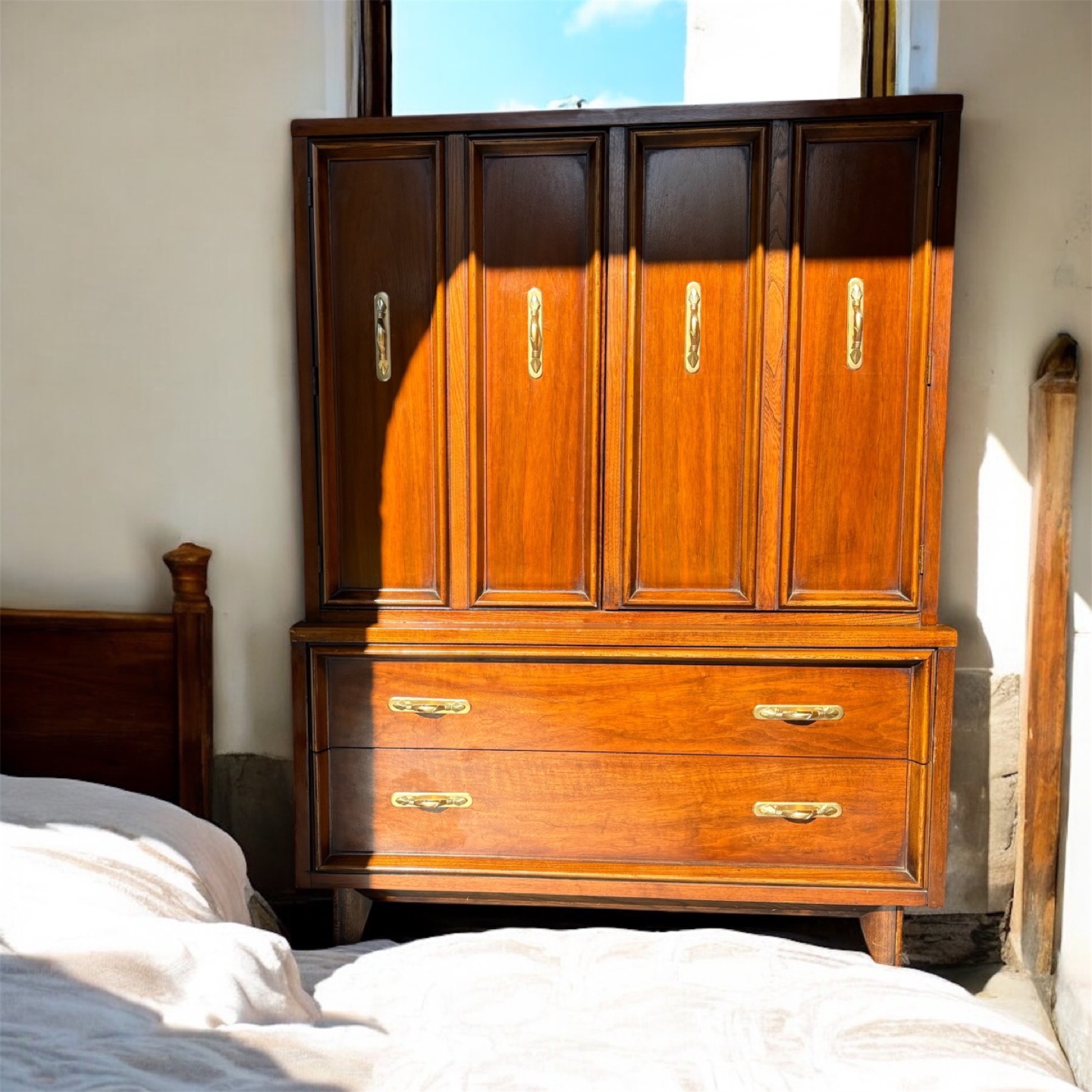 Mid Century Modern Dresser