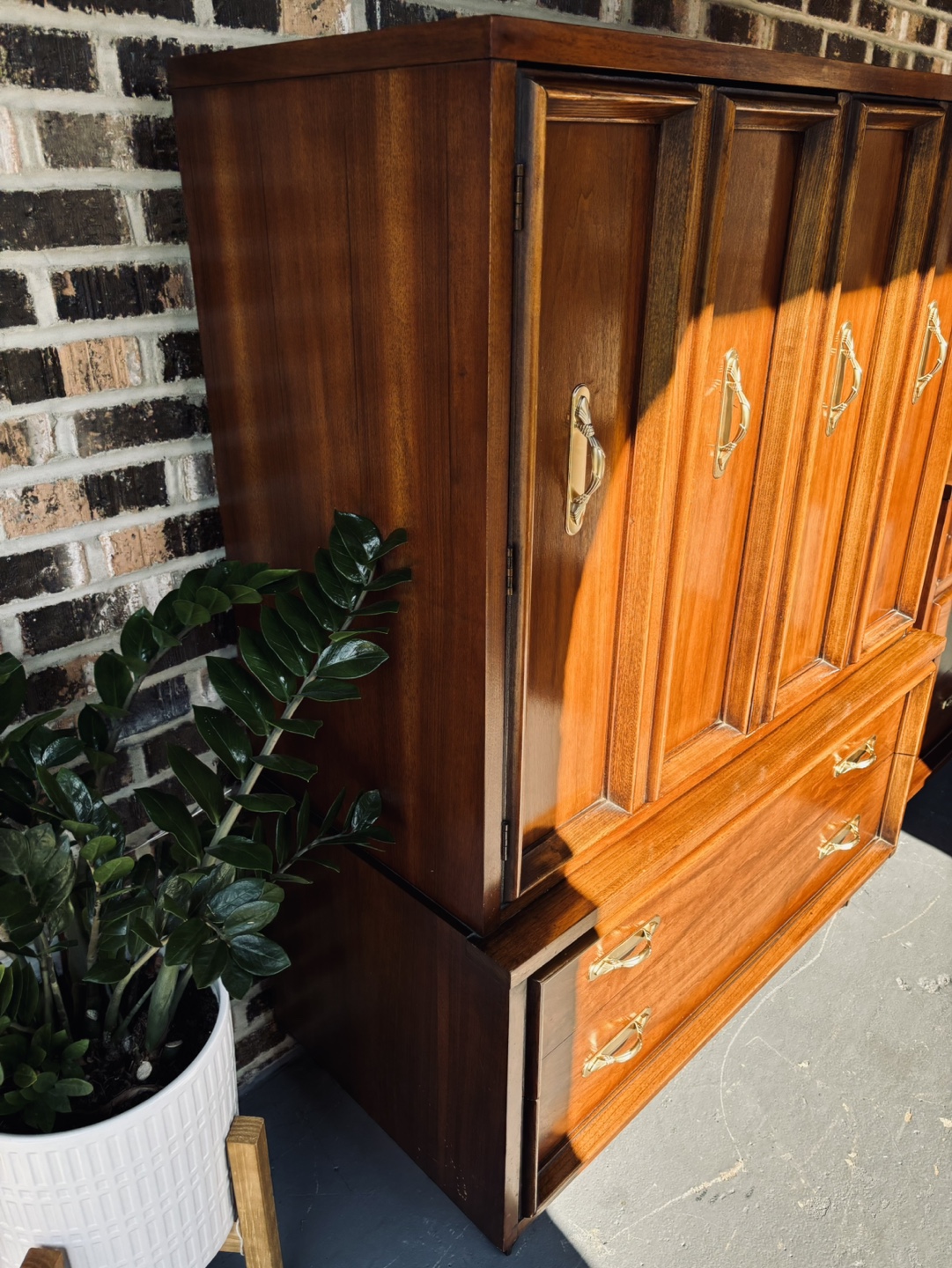Mid Century Modern Dresser - photo 2