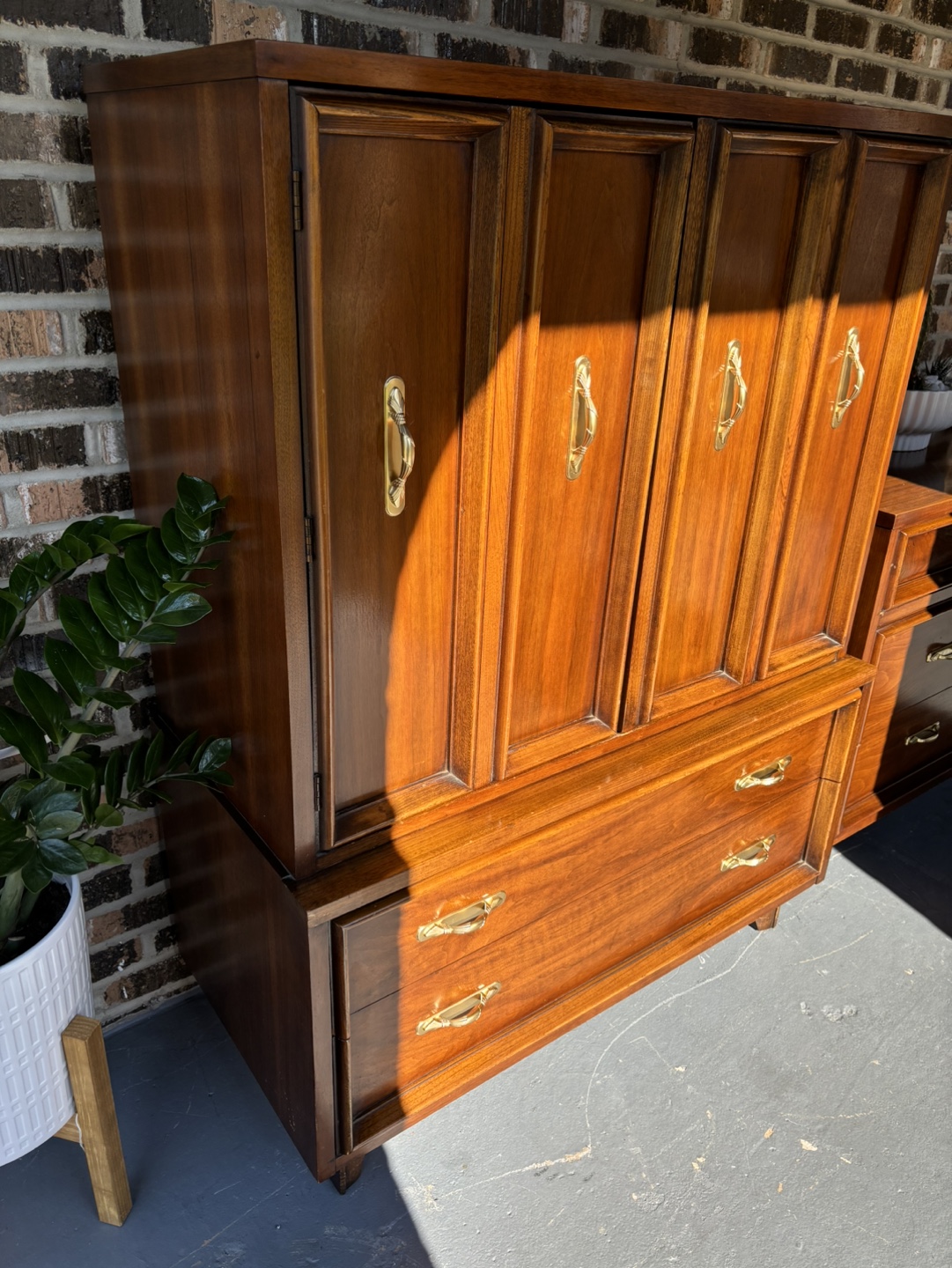 Mid Century Modern Dresser - photo 4