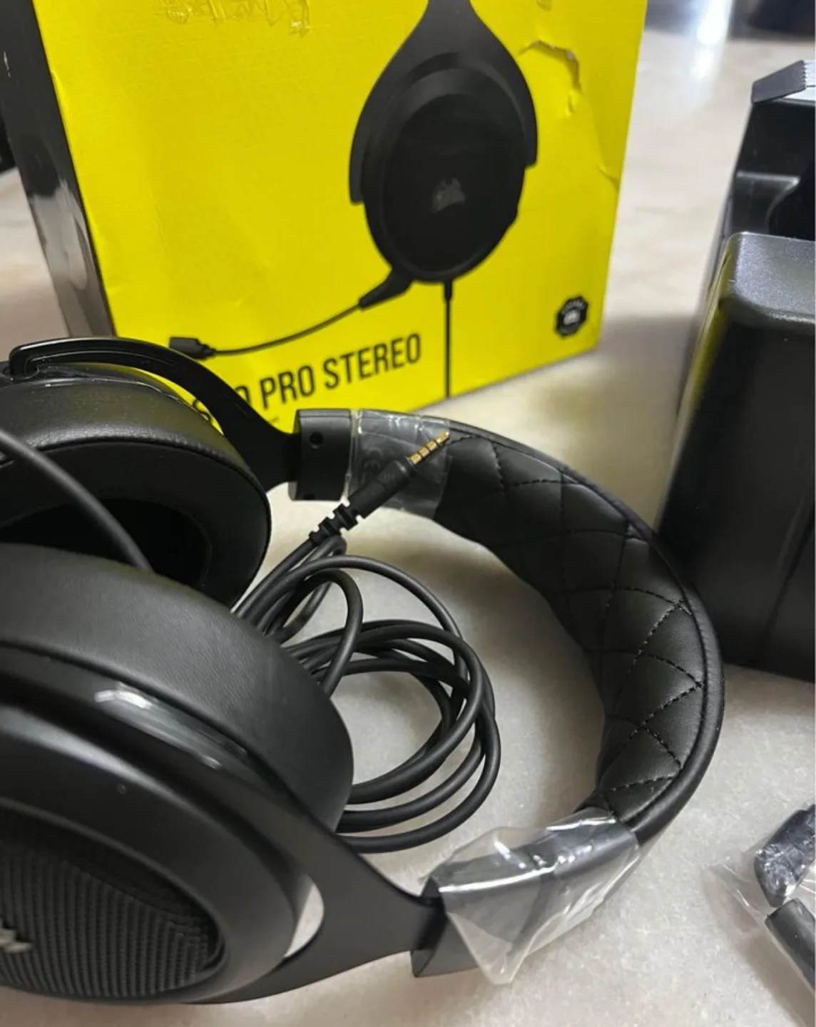 NEW Corsair HS50 Pro Stereo Gaming Headset, Carbon image indicator(4)