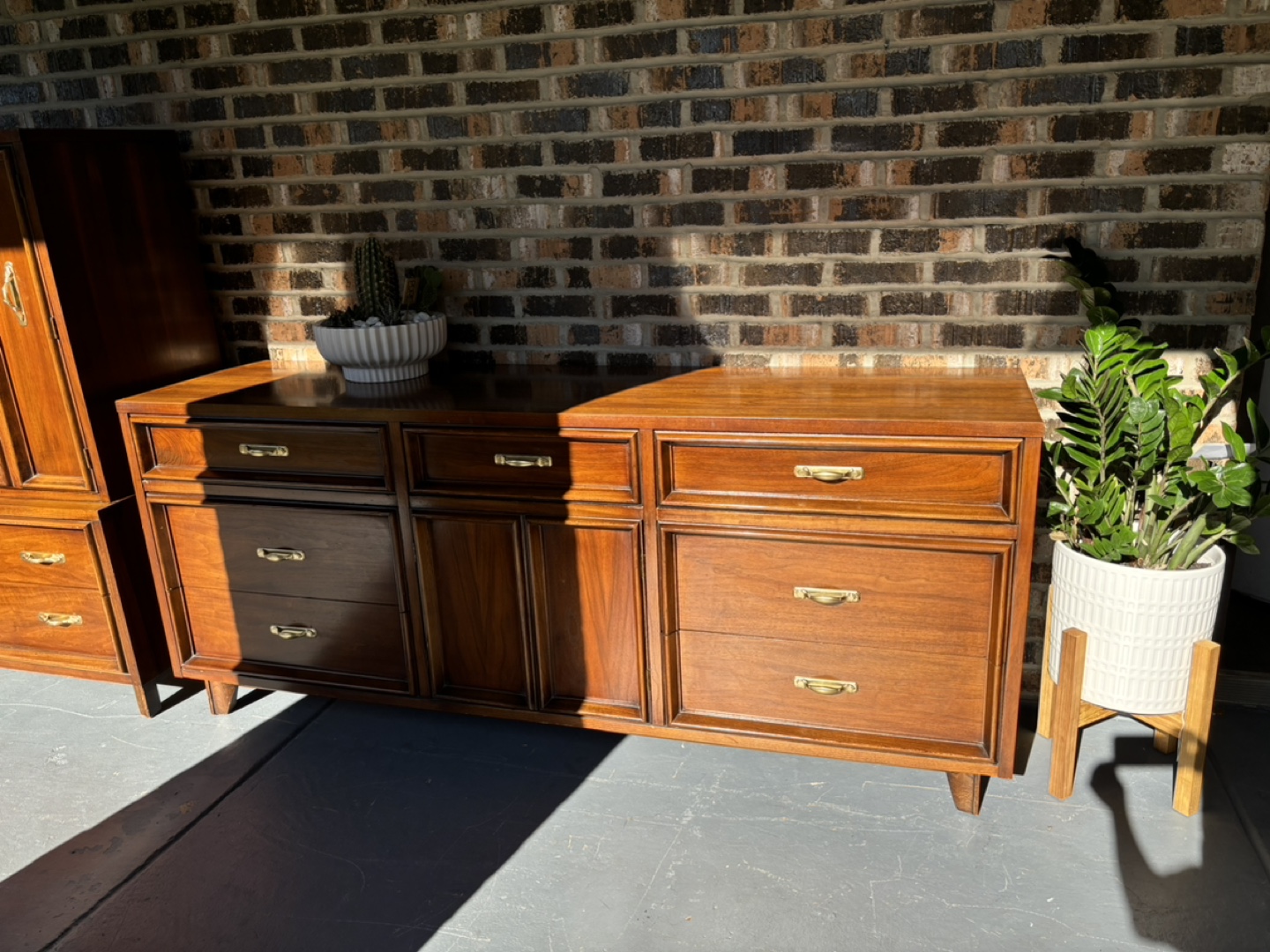 Mid Century Modern Dresser/ credenza - photo 2
