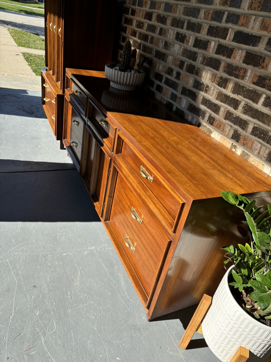 Mid Century Modern Dresser/ credenza - photo 4