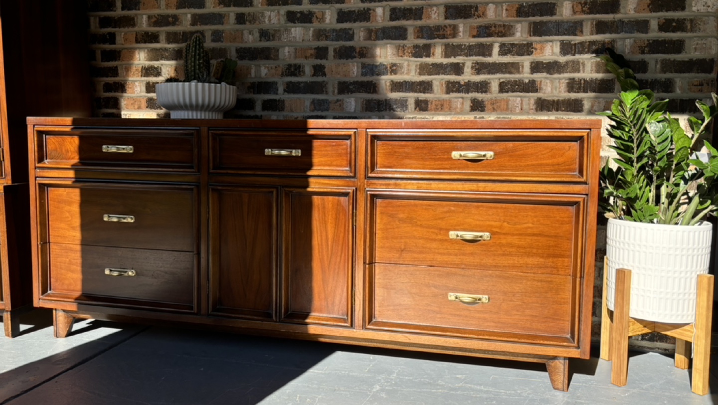 Mid Century Modern Dresser/ credenza