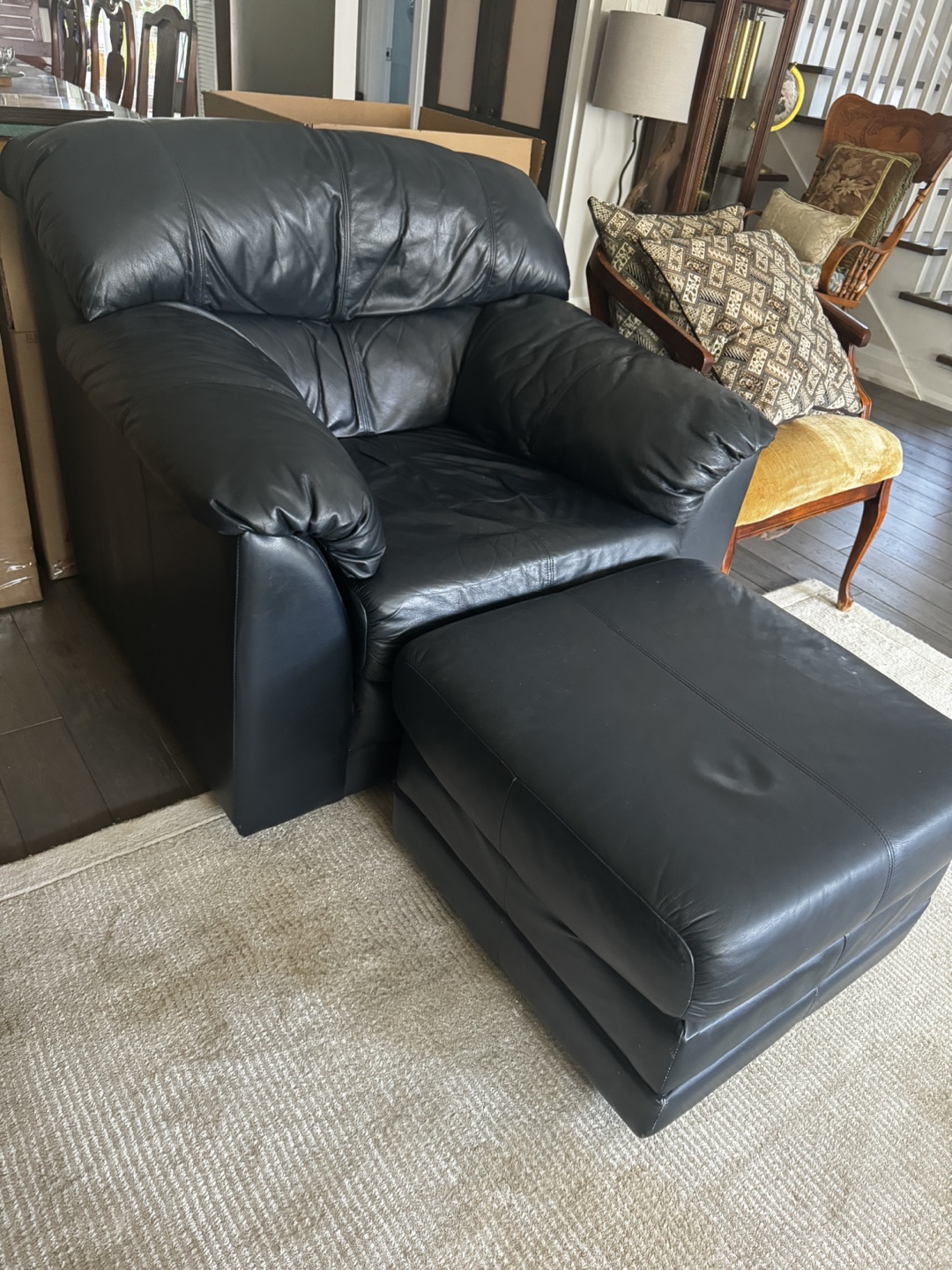 Leather club chair with ottoman - photo 3