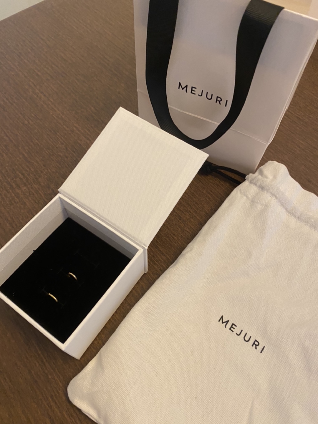 MEJURI Gold Hoop Earrings