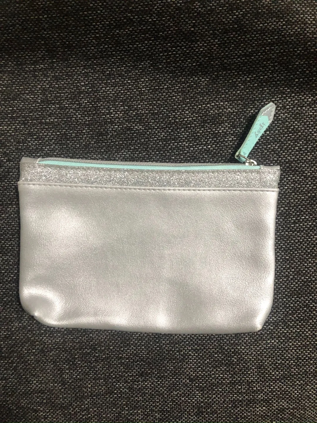Silver Pencil Case with Zipper image indicator(2)