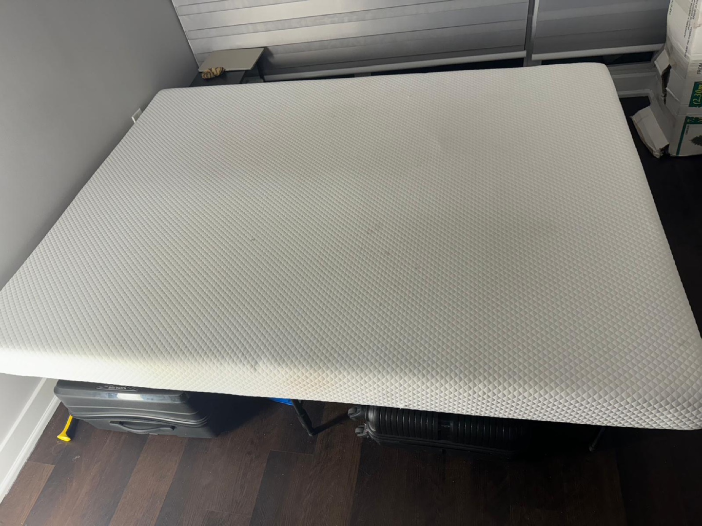 Queen Size Metal Bed Frame & Mattress - photo 3