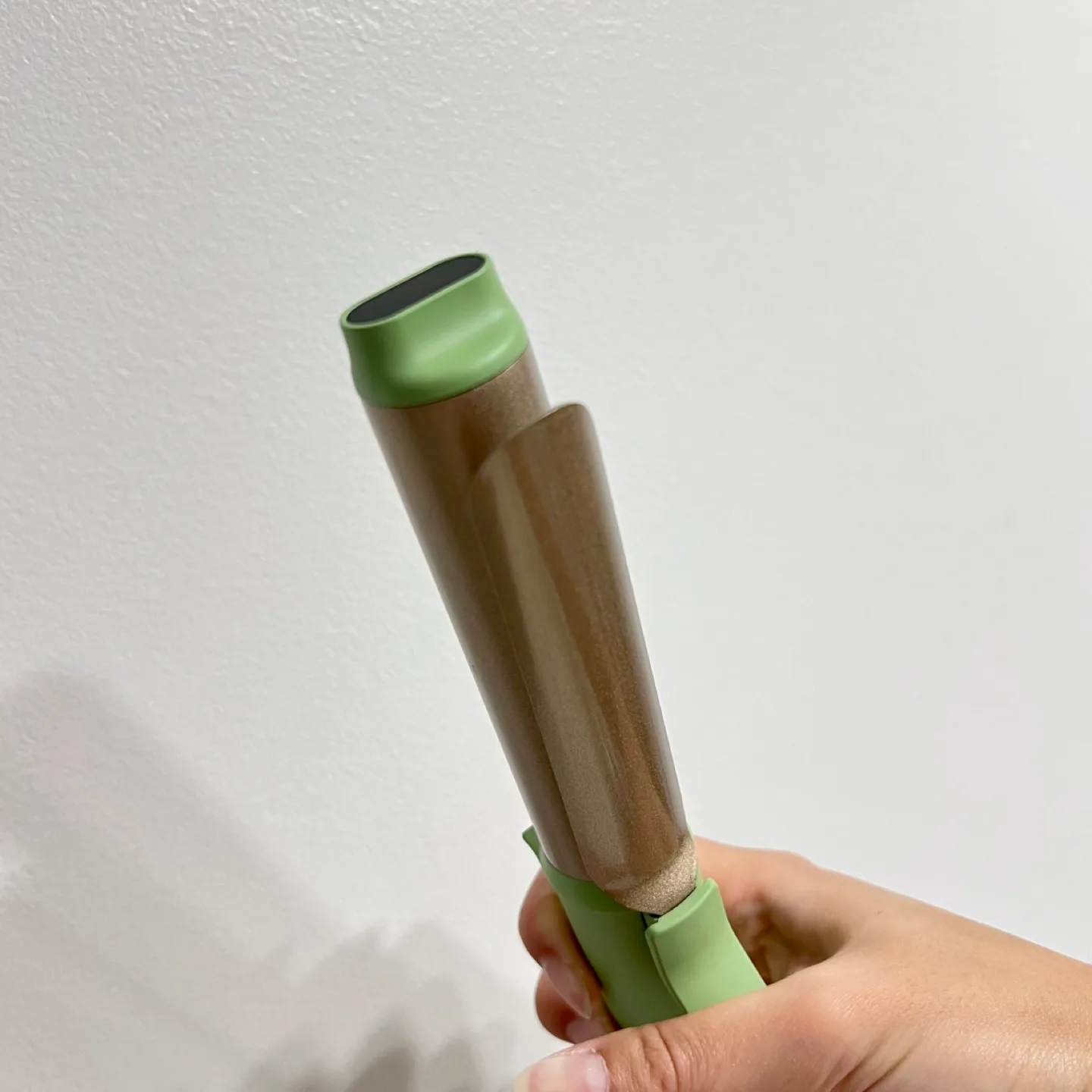 Brand New Travel Sized Curling Iron image indicator(4)