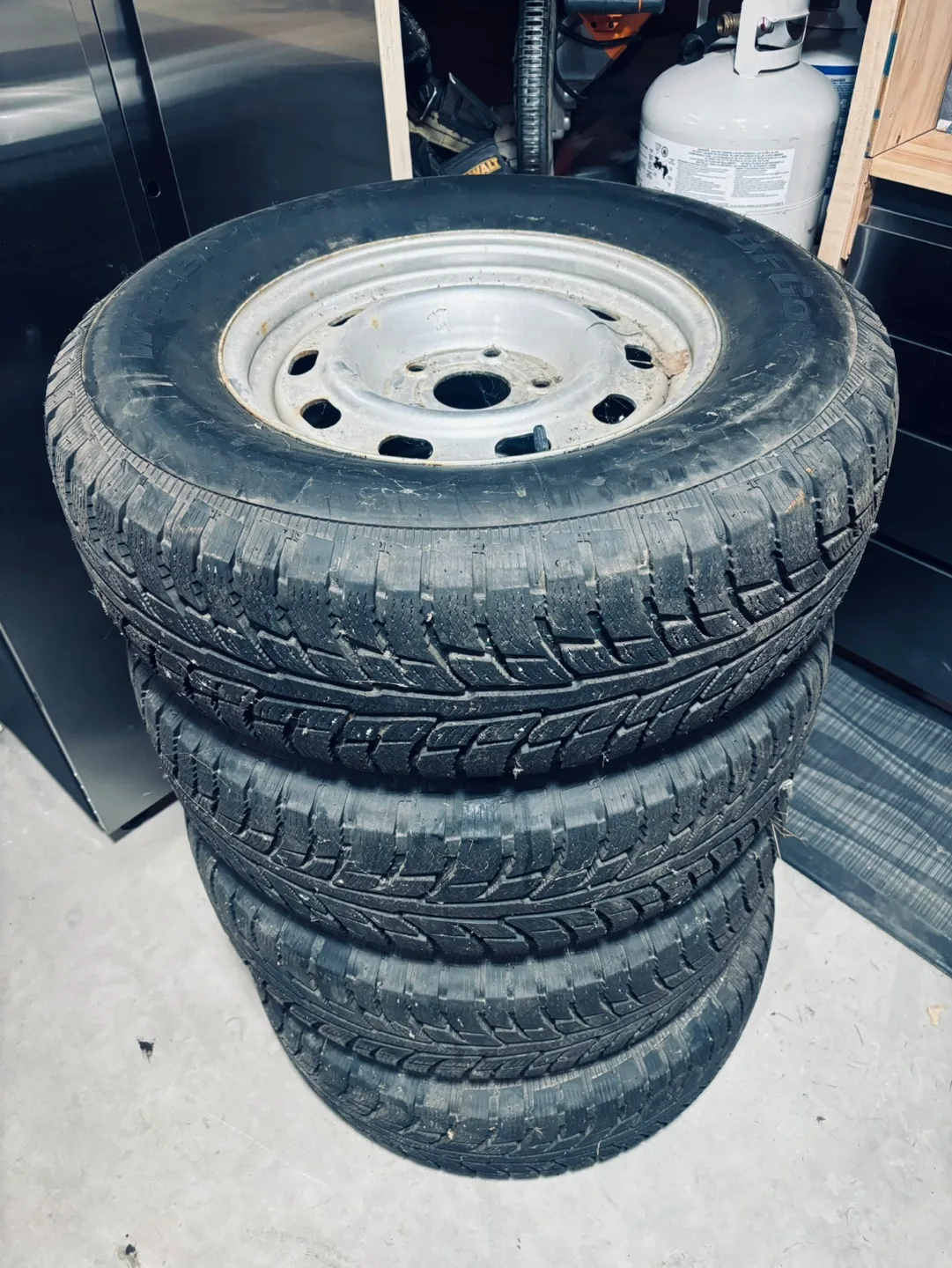 Set of 4 Winter Tires and Rims image indicator(3)