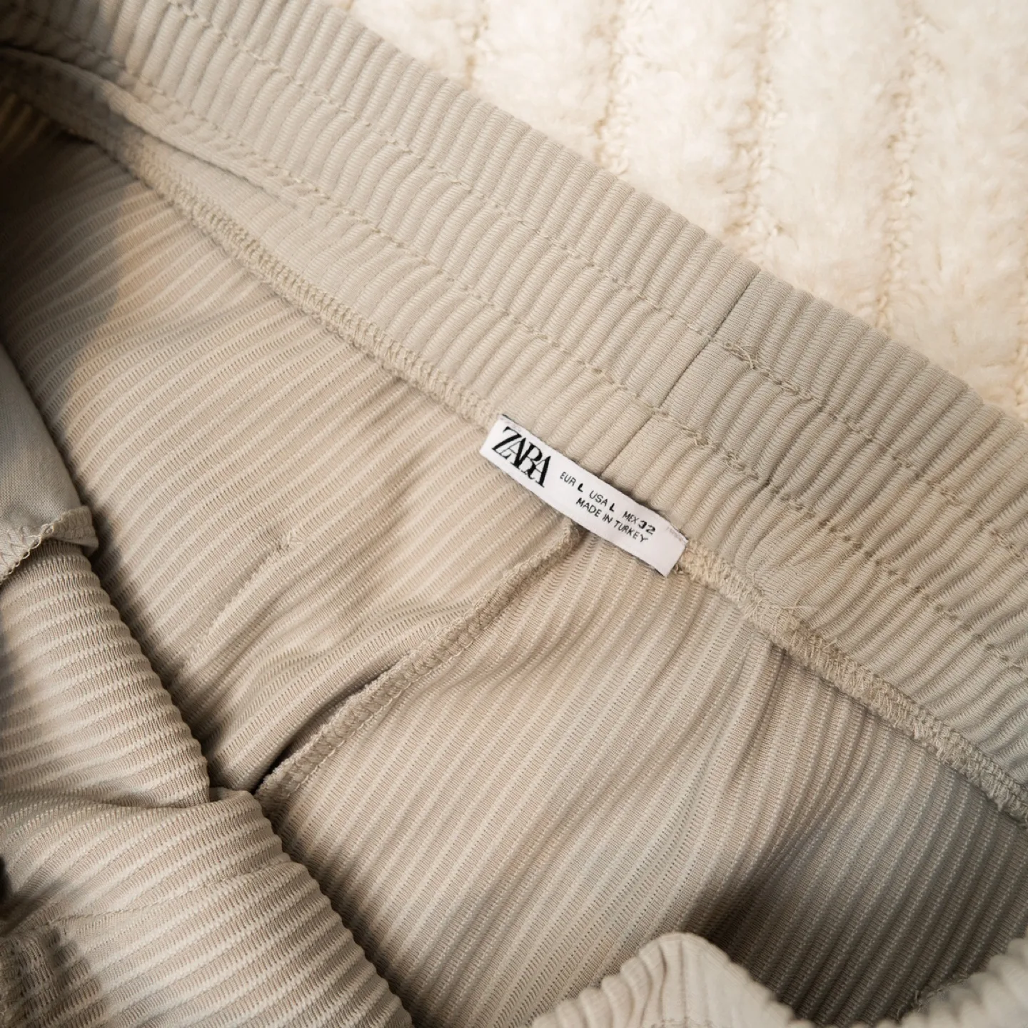 Zara Pleated Pants image indicator(4)