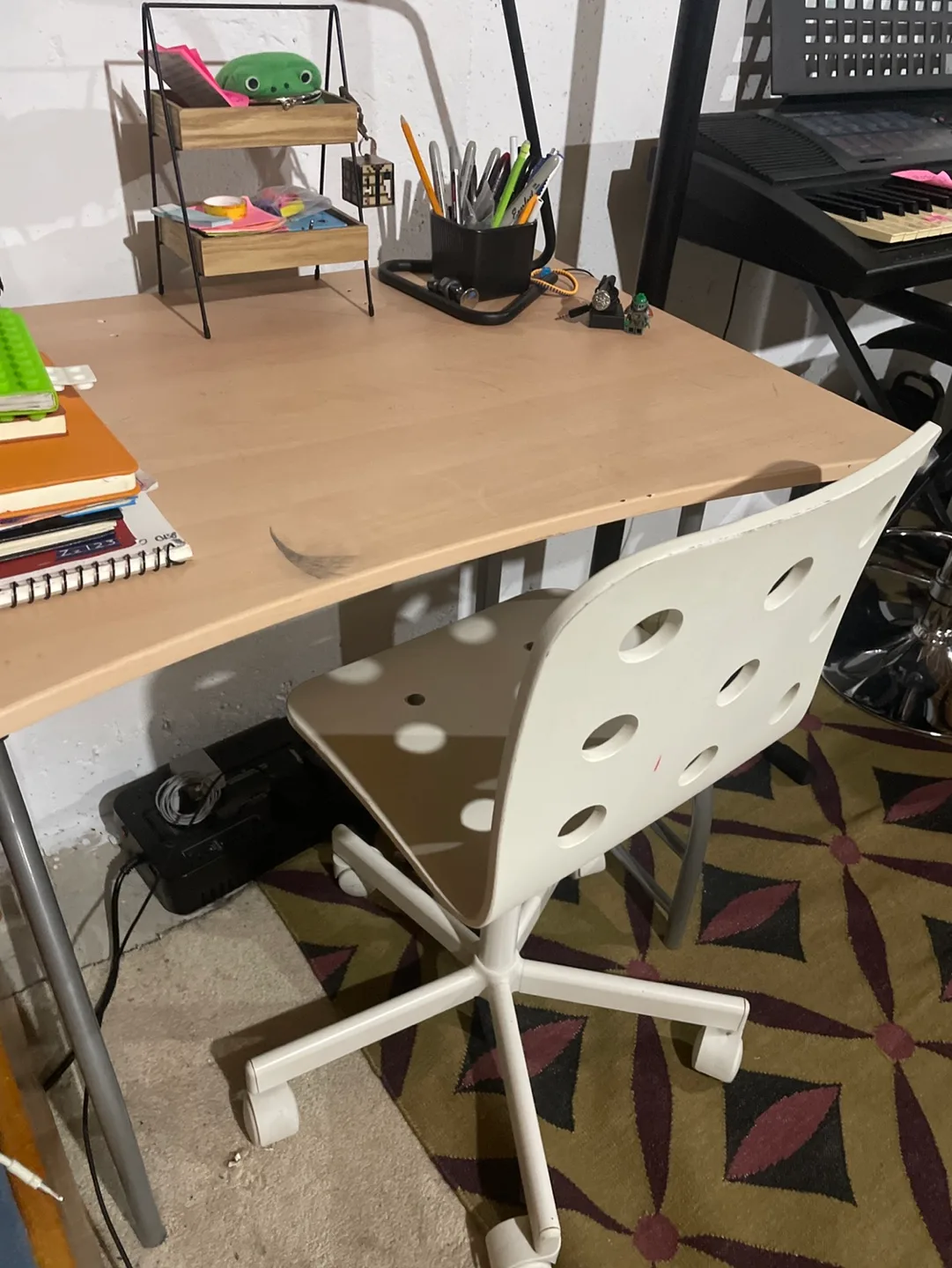 White Desk Chair image indicator(2)