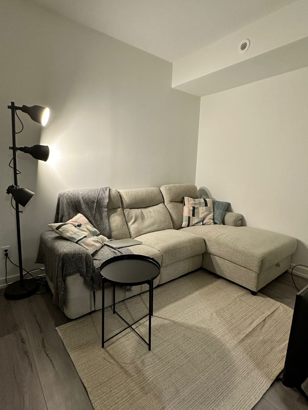 Recliner 3-seater sofa with storage