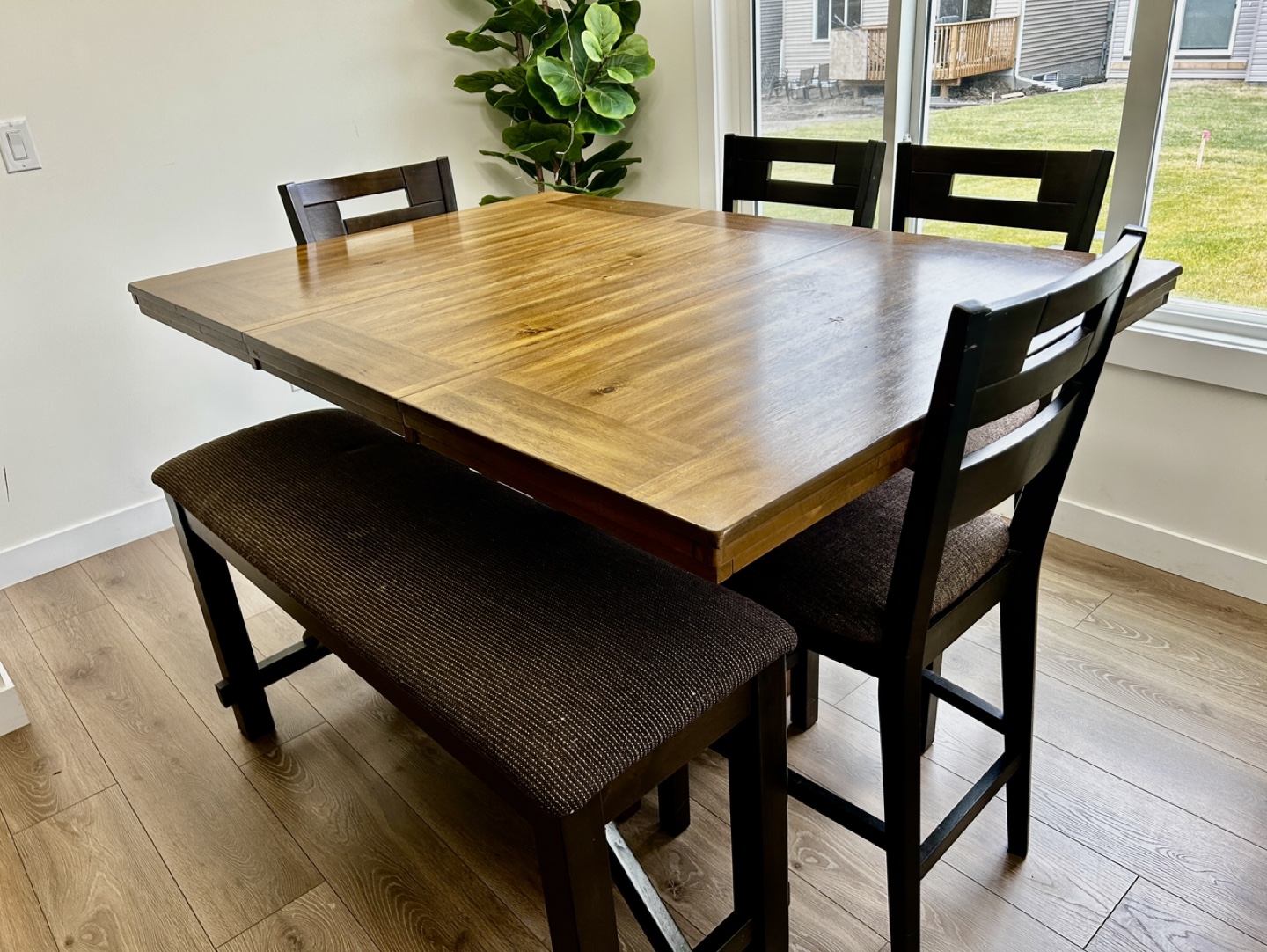 Extendable Dining Table Set