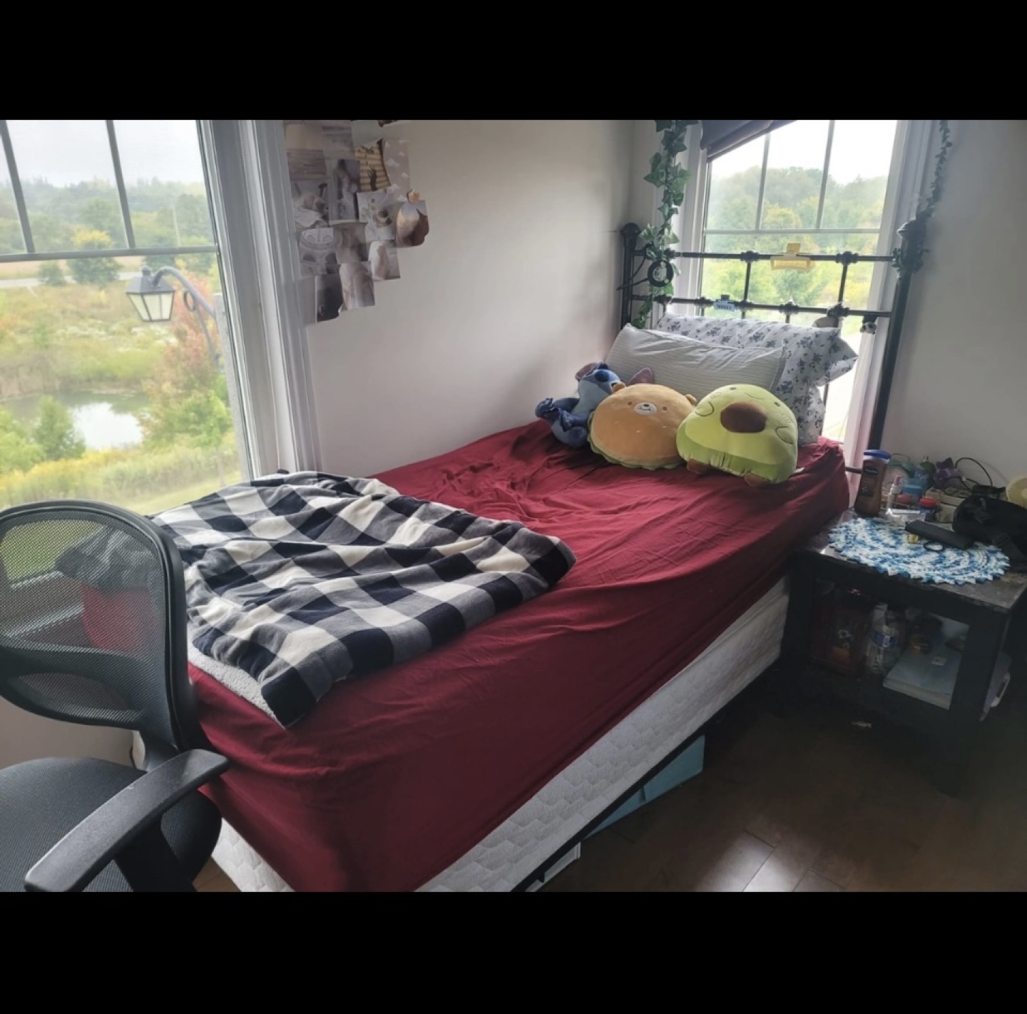 Twin mattress with spring box and metal frame