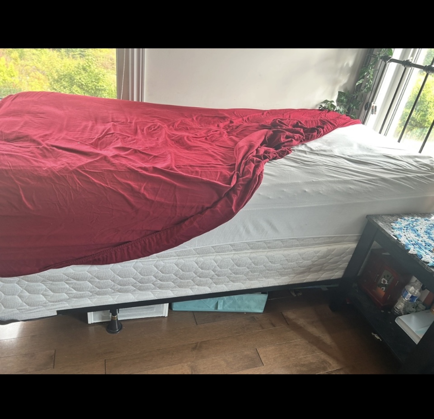 Twin mattress with spring box and metal frame - photo 2