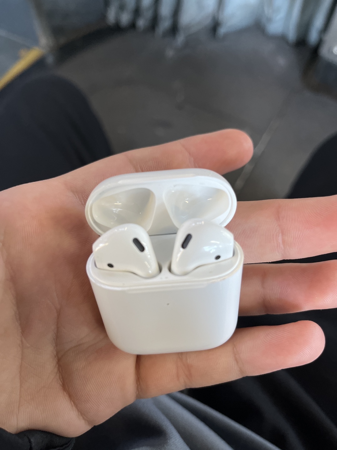 Apple Airpods (2nd Generation) - photo 2