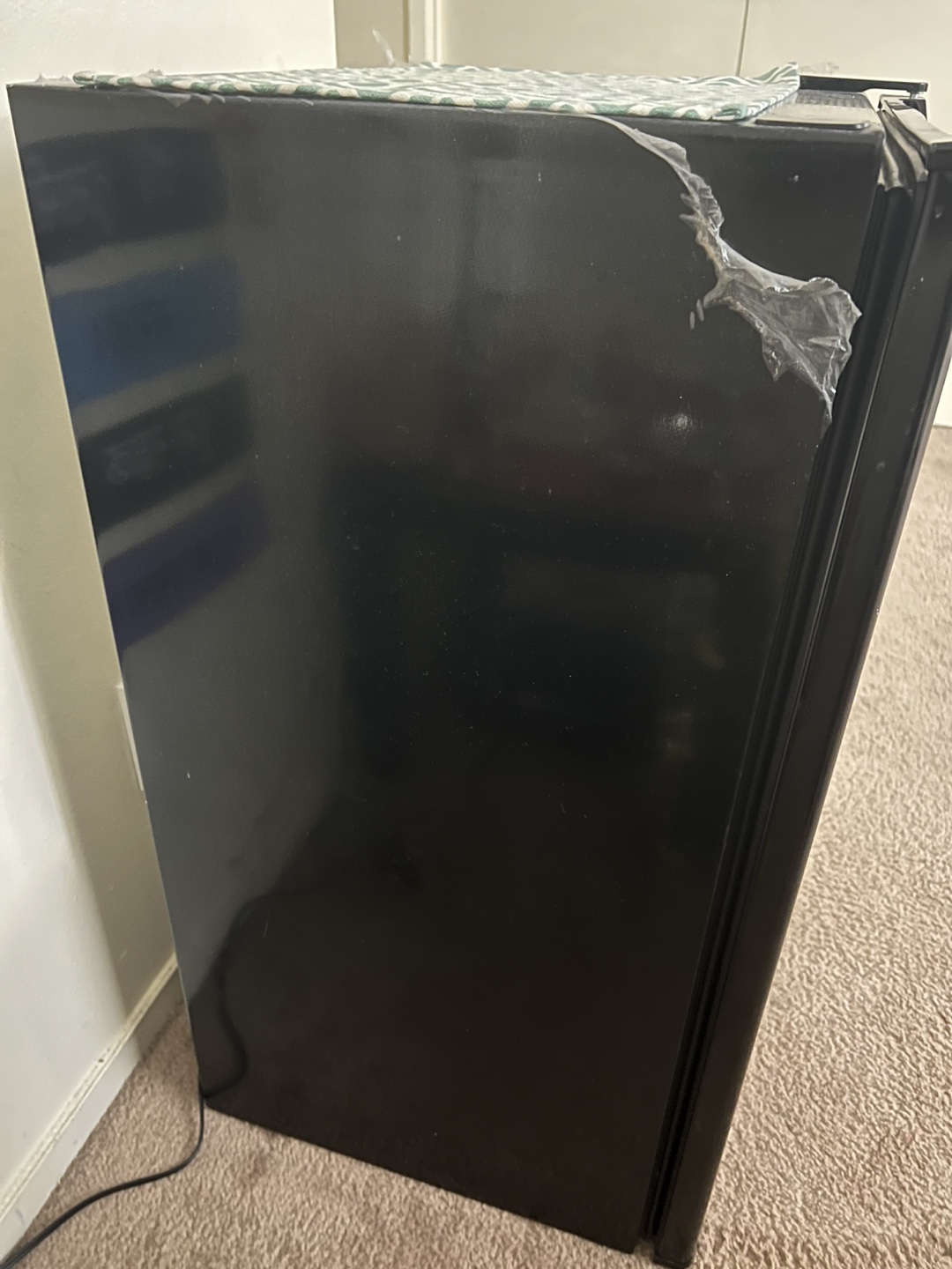 Hamilton Beach Mini Fridge - photo 2