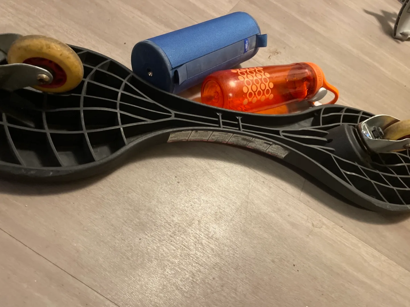 Skateboard with wheels/ drink bottle image indicator(3)