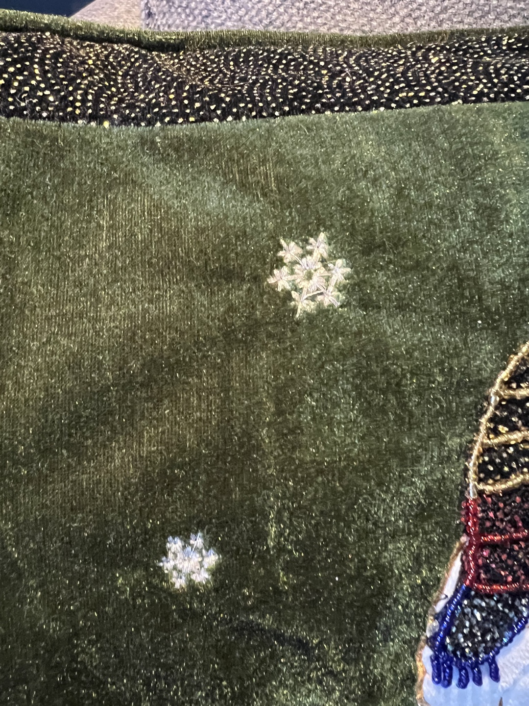 Green Velvet Christmas Cushion - photo 3