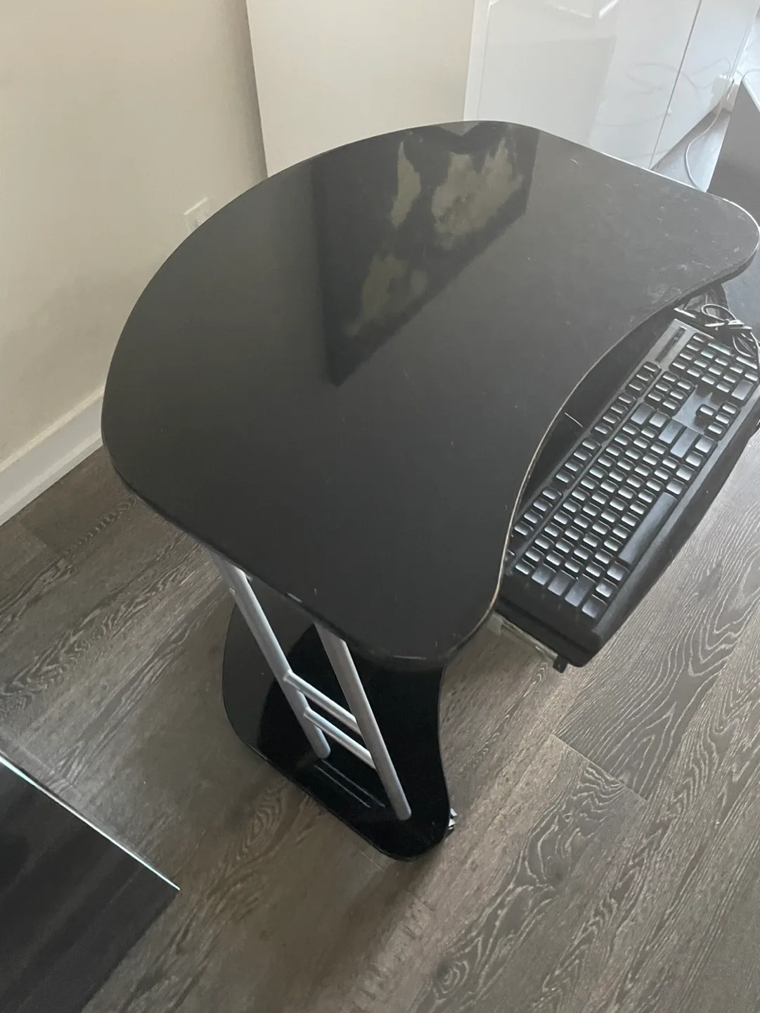 Black Computer Desk with Keyboard Tray image indicator(3)