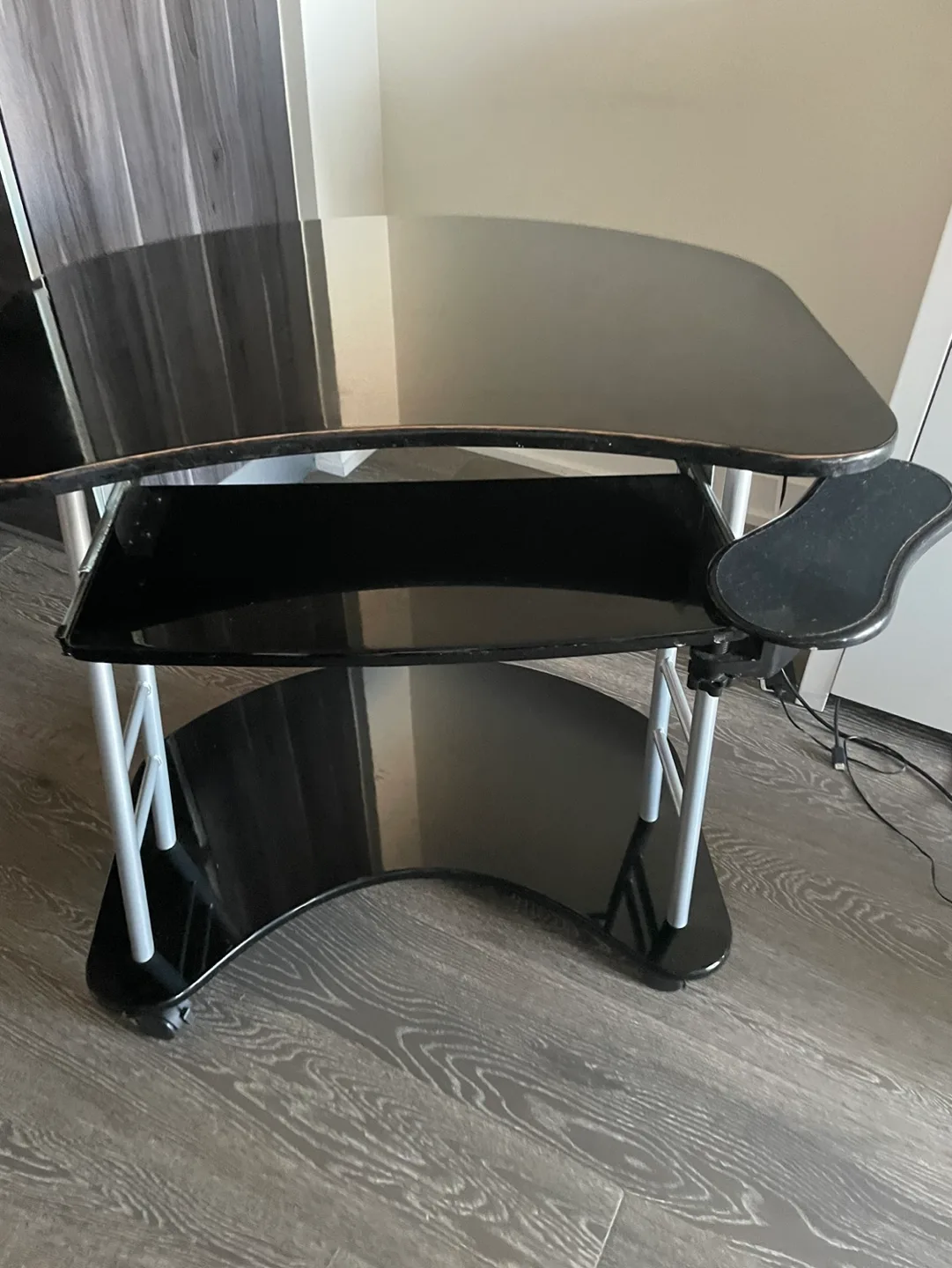 Black Computer Desk with Keyboard Tray image indicator(6)