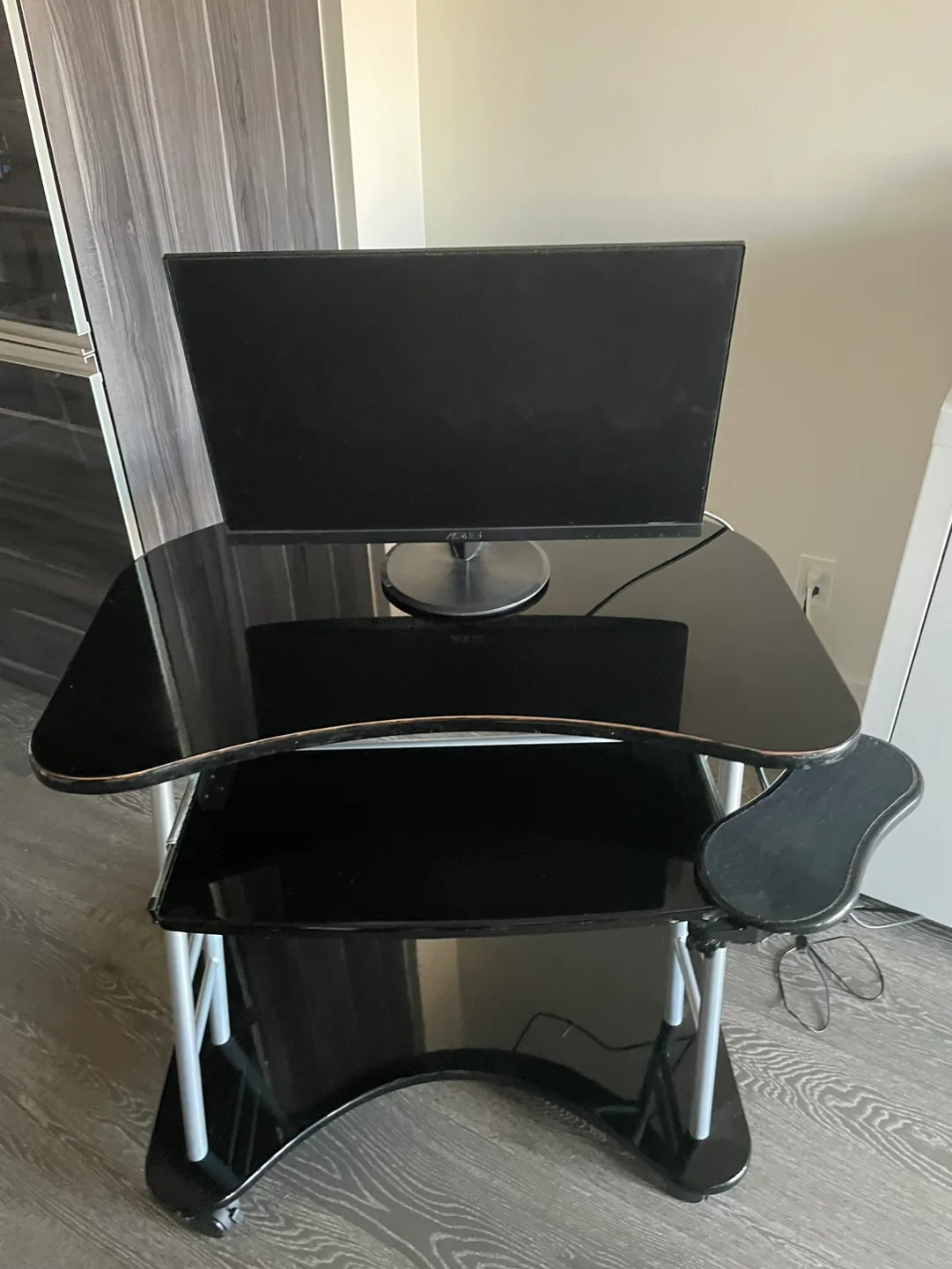 Black Computer Desk with Keyboard Tray image indicator(9)