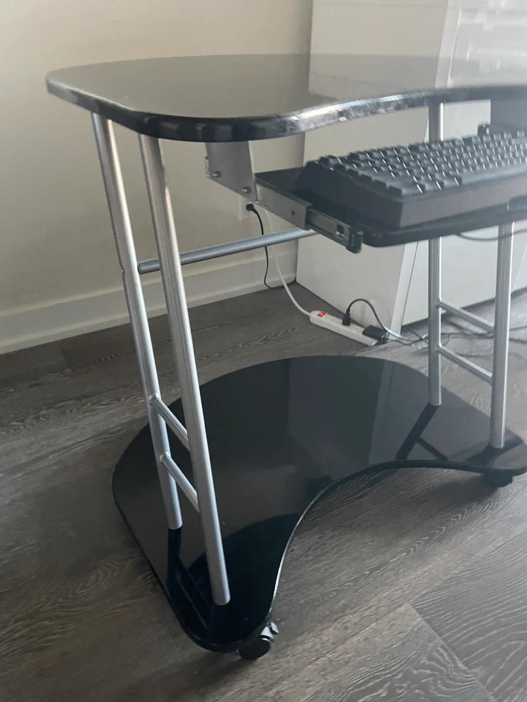 Black Computer Desk with Keyboard Tray image indicator(8)