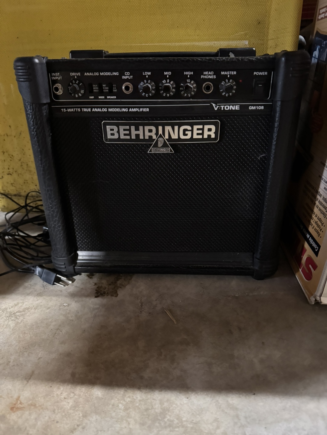 Behringer V-Tone GM108 Guitar Amplifier