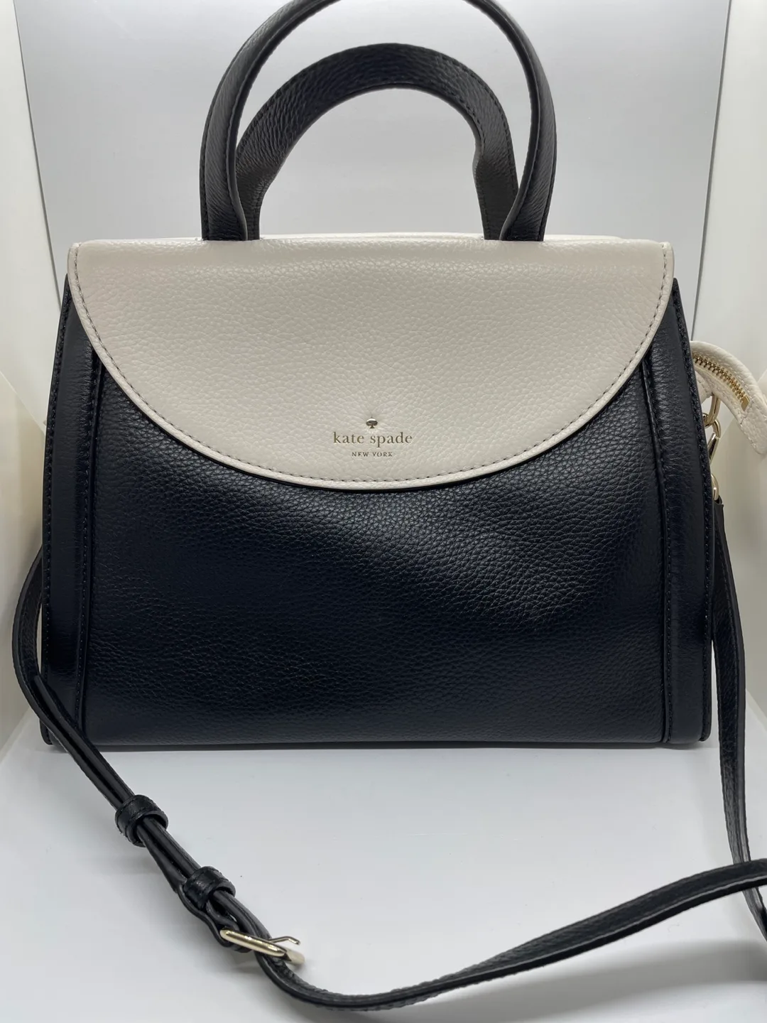 ‼️Final Price Drop ✨Kate Spade Leather Handbag image indicator(7)