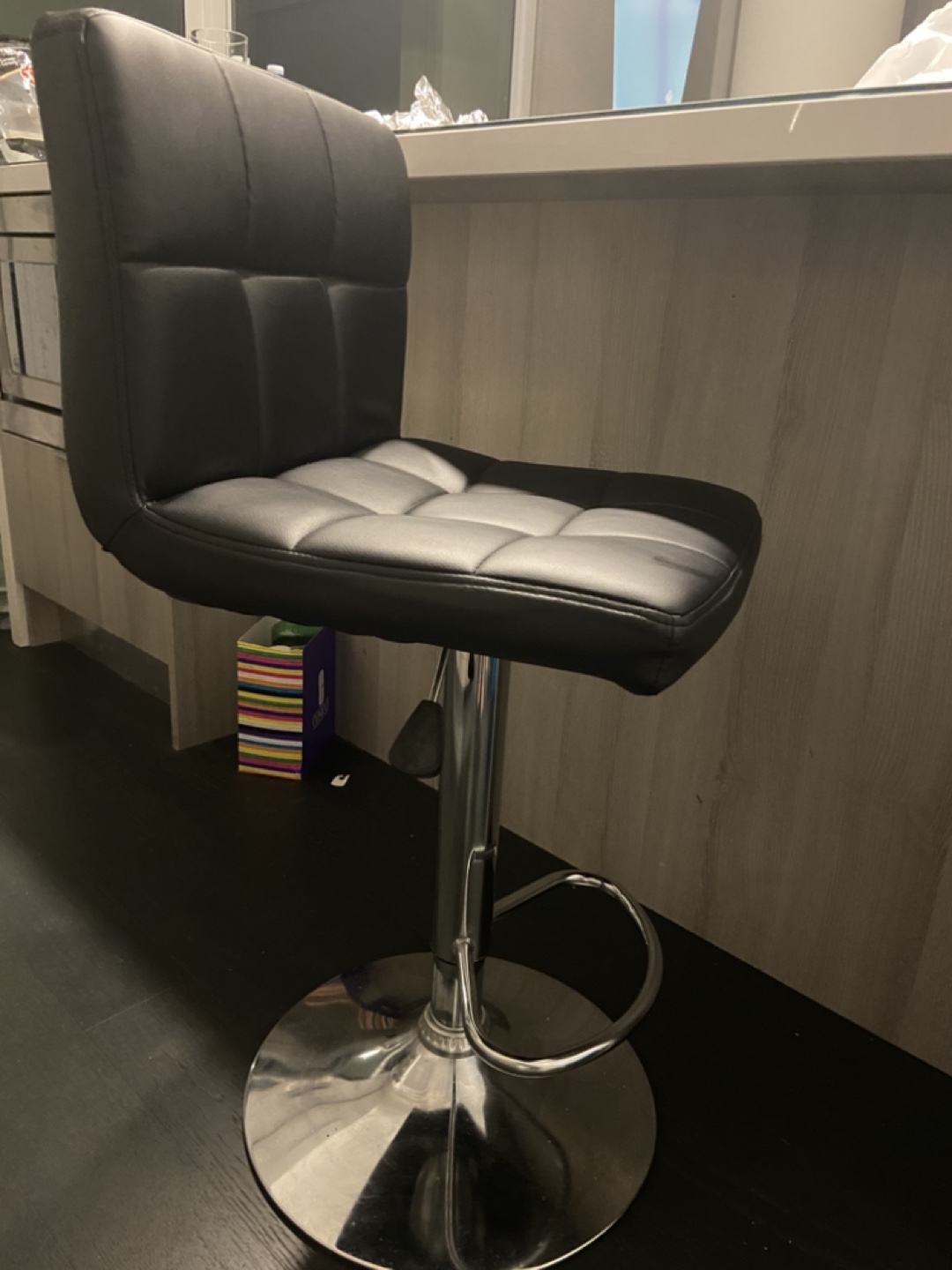 A set of 2Black Adjustable Bar Stools