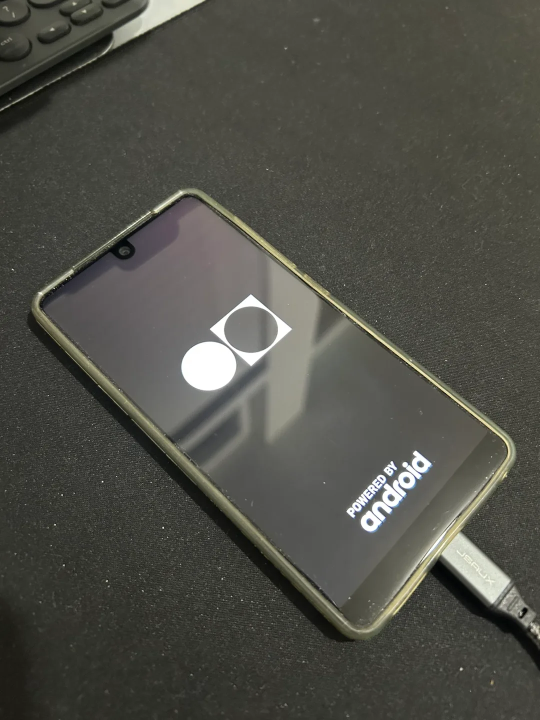 Essential Phone (PH-1) with 360 degree camera image indicator(2)