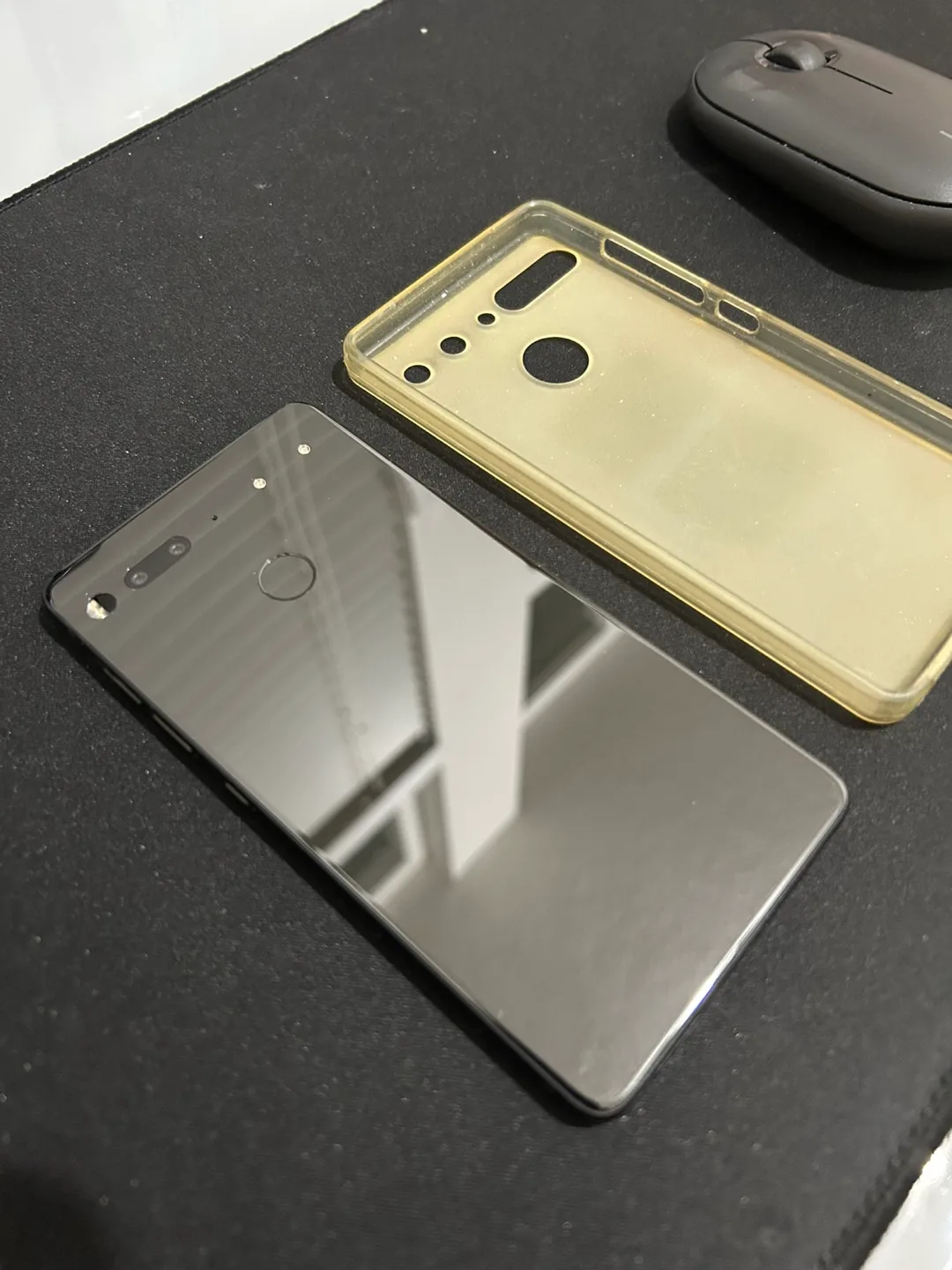 Essential Phone (PH-1) with 360 degree camera image indicator(5)