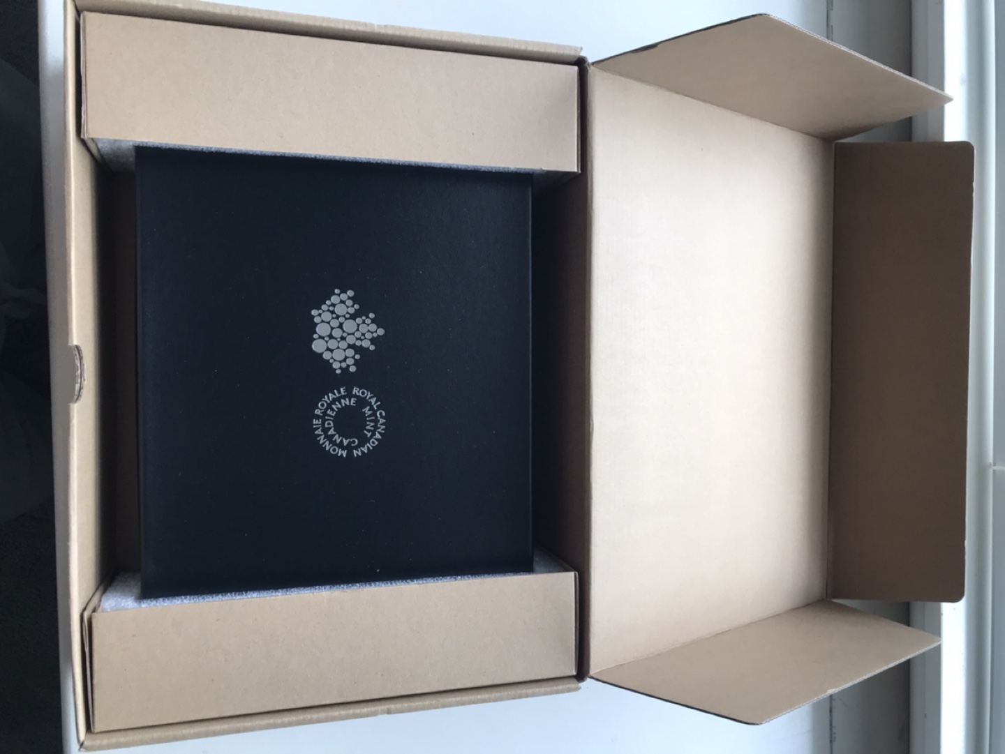 Royal Canadian Mint 1 oz Silver Coin Wooden Box - photo 4