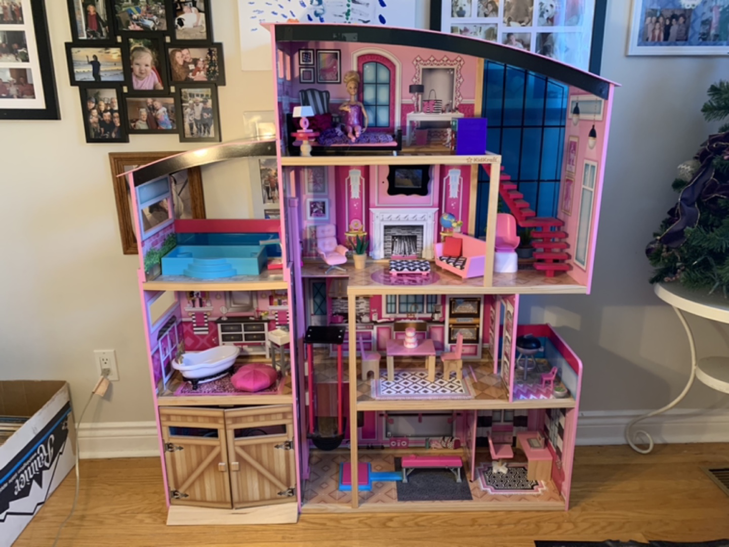 KidKraft  Modern Mansion Dollhouse