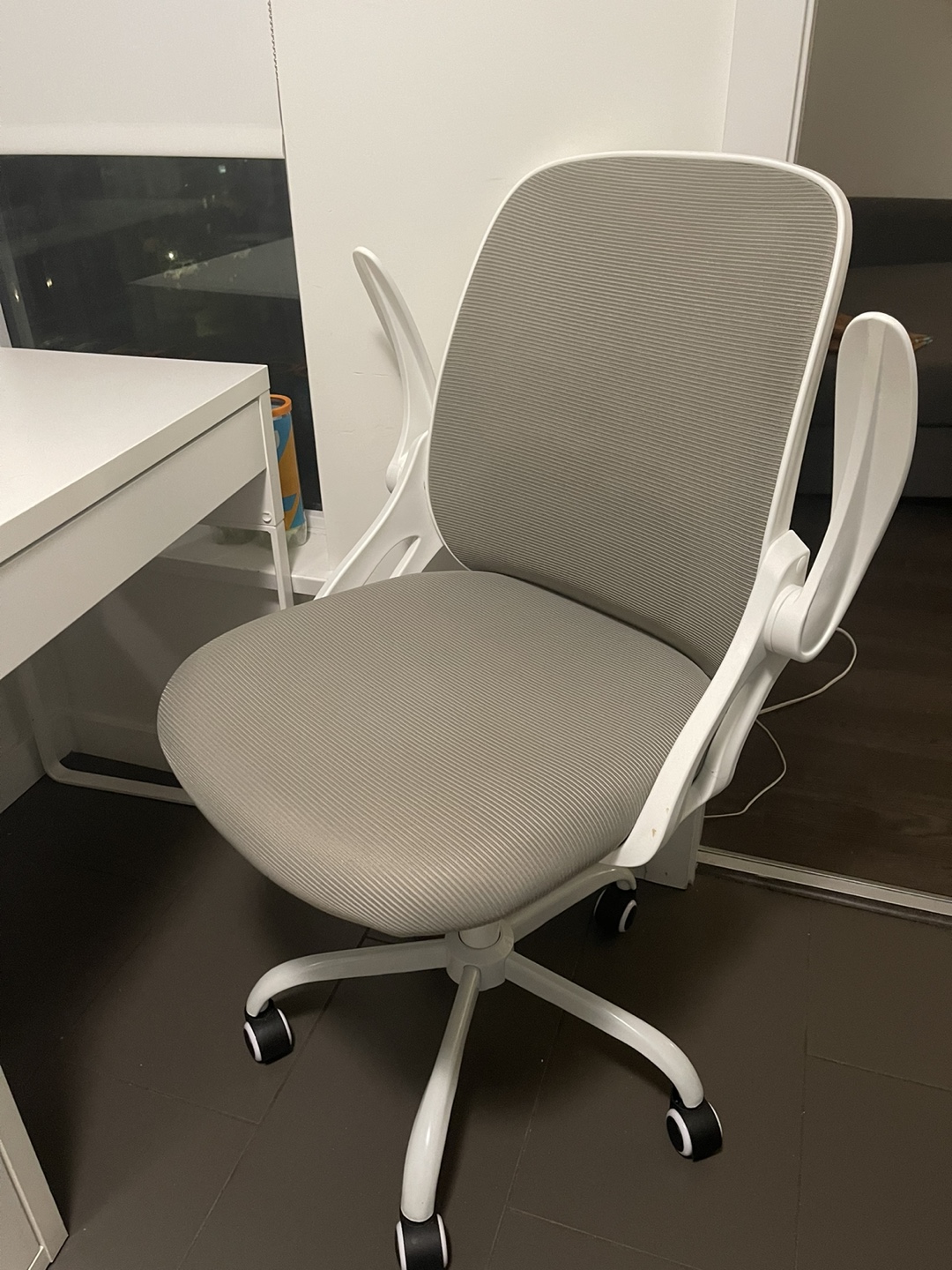 Office chair with white frame - photo 3