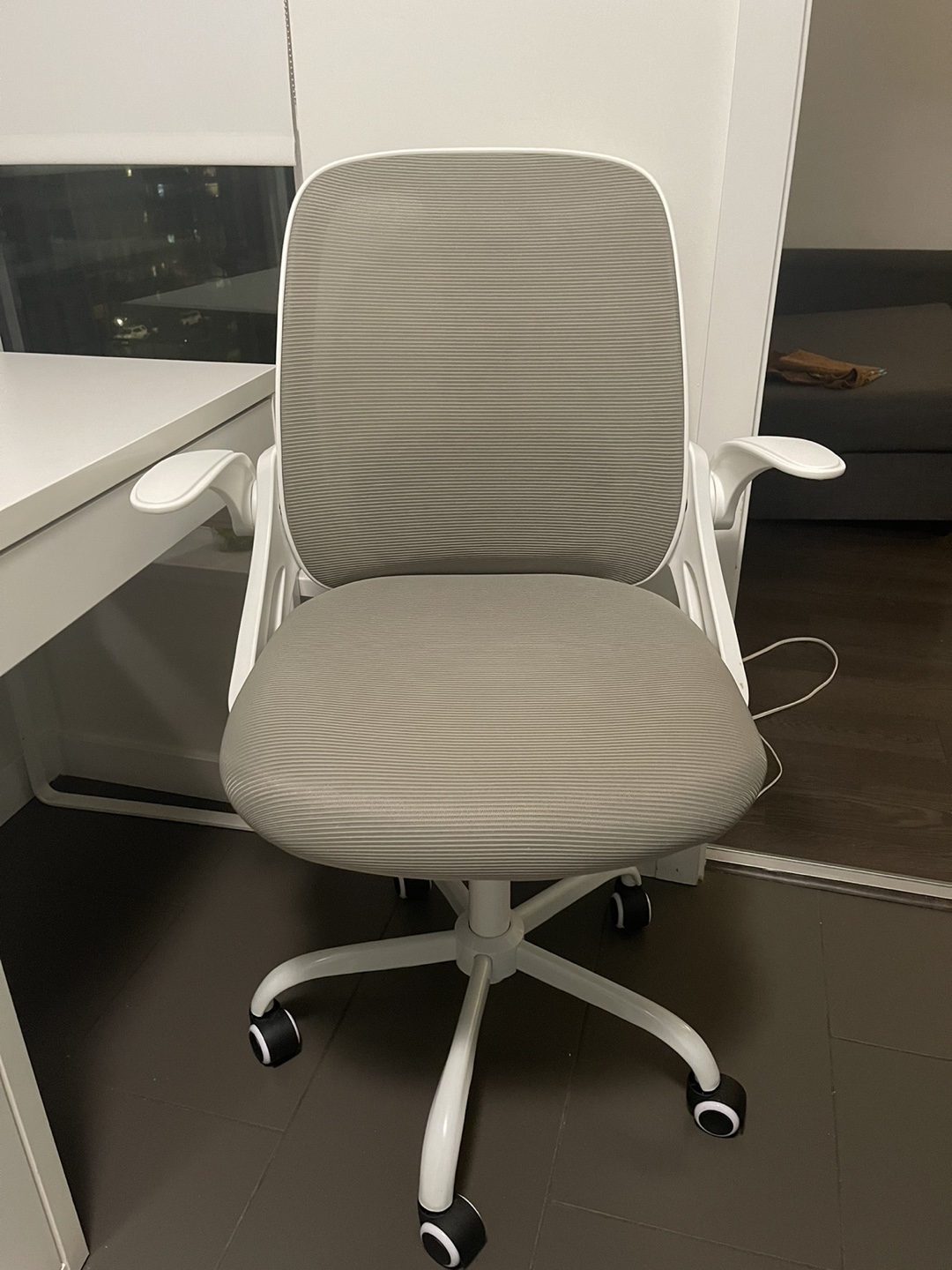 Office chair with white frame - photo 2