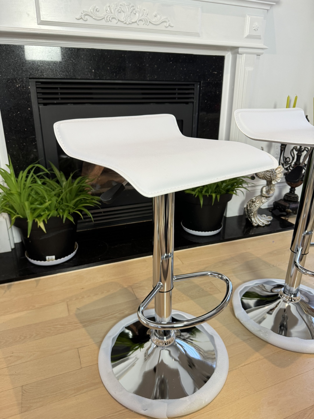 Set of 2 White Bar Stools - photo 2