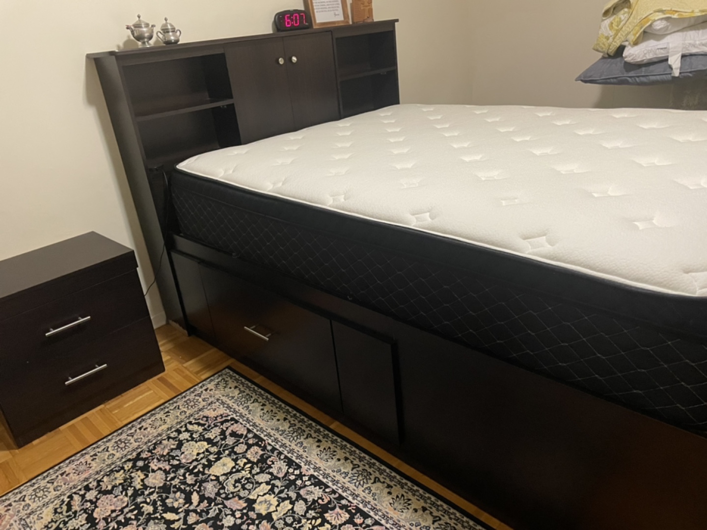 Queen Size Bed Frame with Headboard and Storage - photo 3