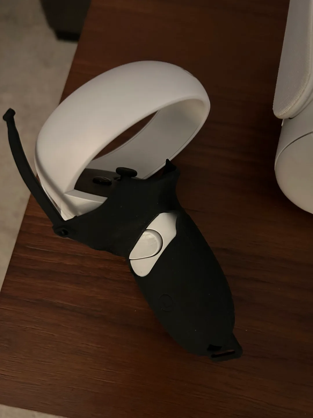 Oculus Quest 2 - 128GB with Extras image indicator(5)